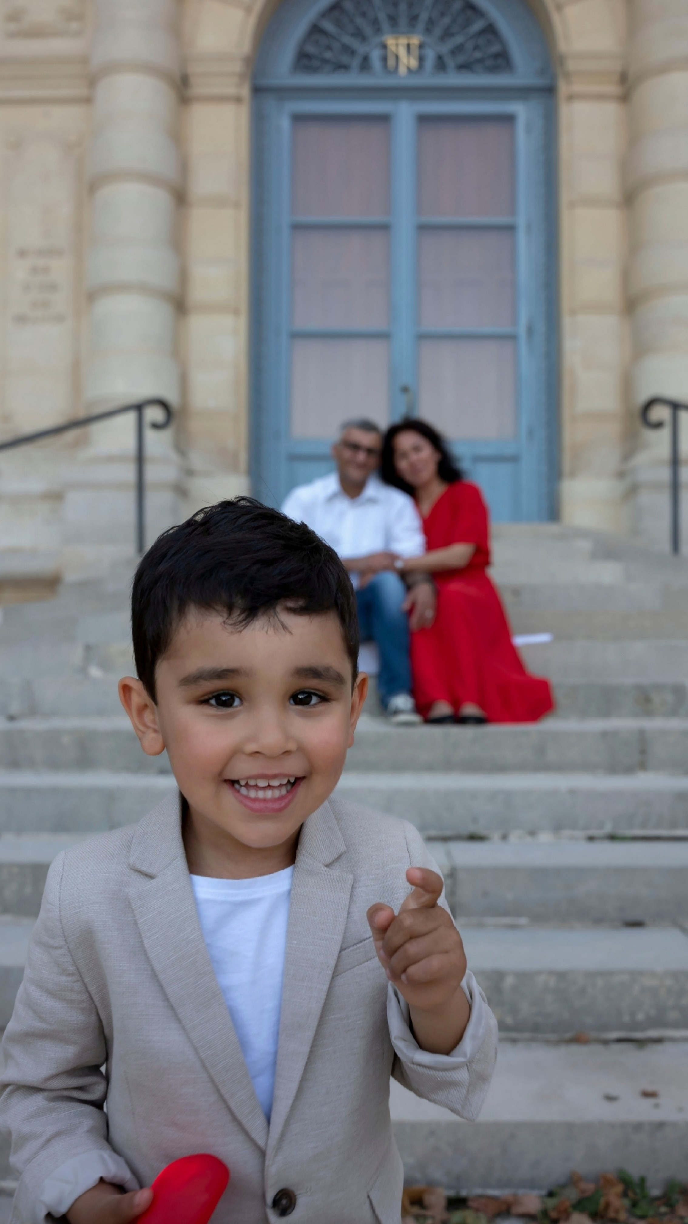 Family photoshoot in Paris. Alina Tagzieva- a photograper in Paris