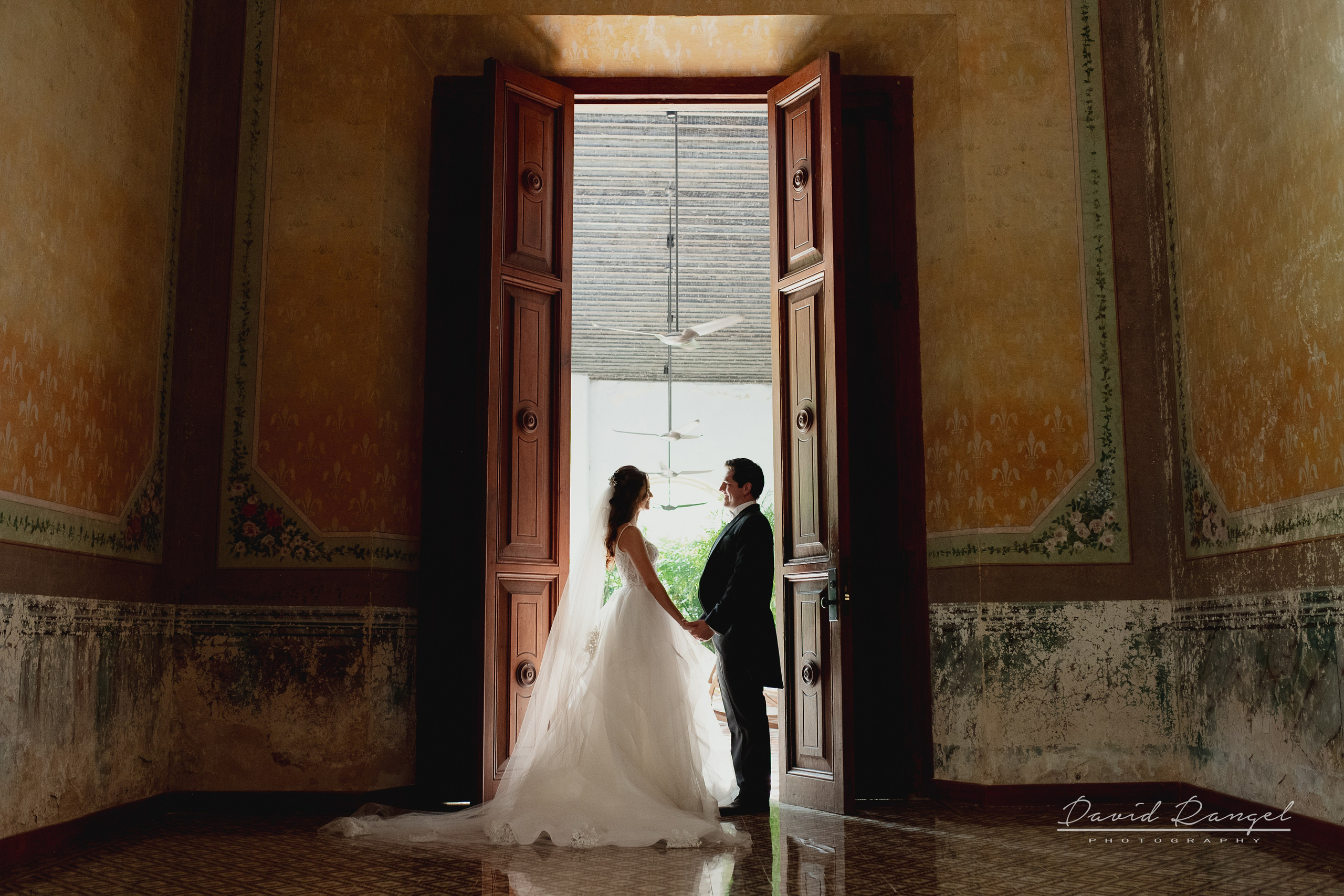 Classic Weddings. Destination wedding photographer based in Cancun and Riviera Maya with service worldwide