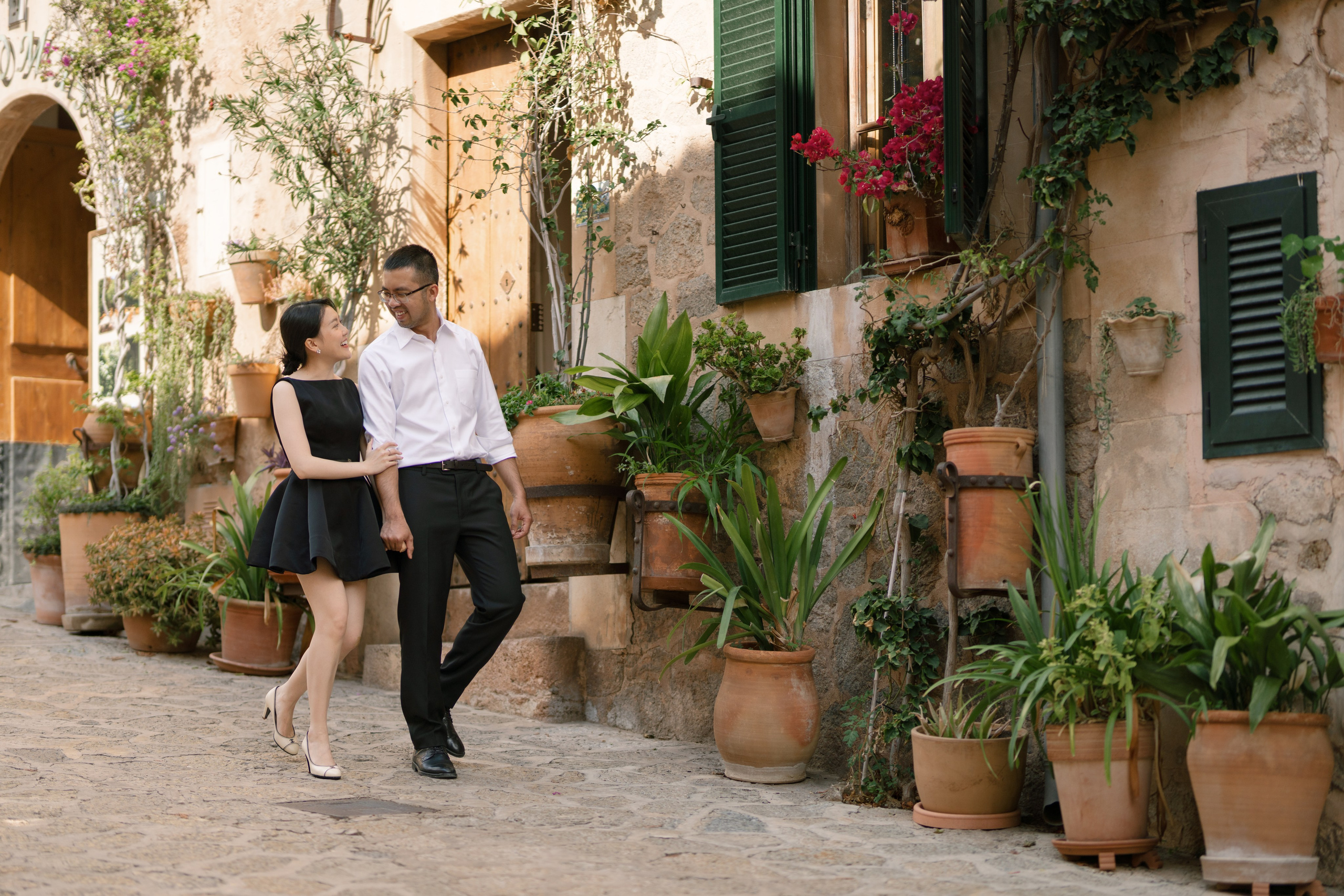 Romantic Couple Photoshoot in Valldemossa. Photographer in Mallorca