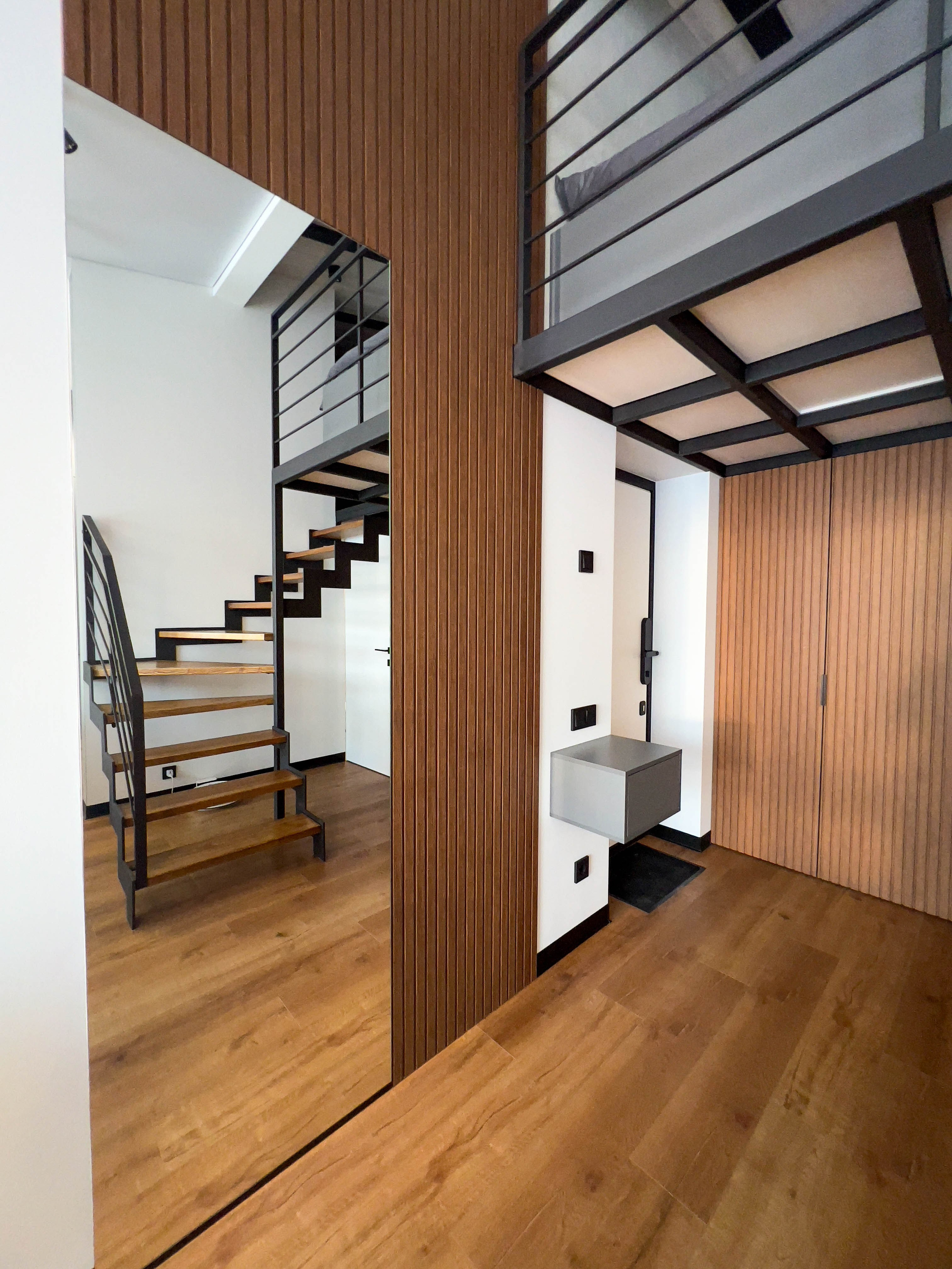 The apartment is on two levels. Fotograf Dmitrii Donets