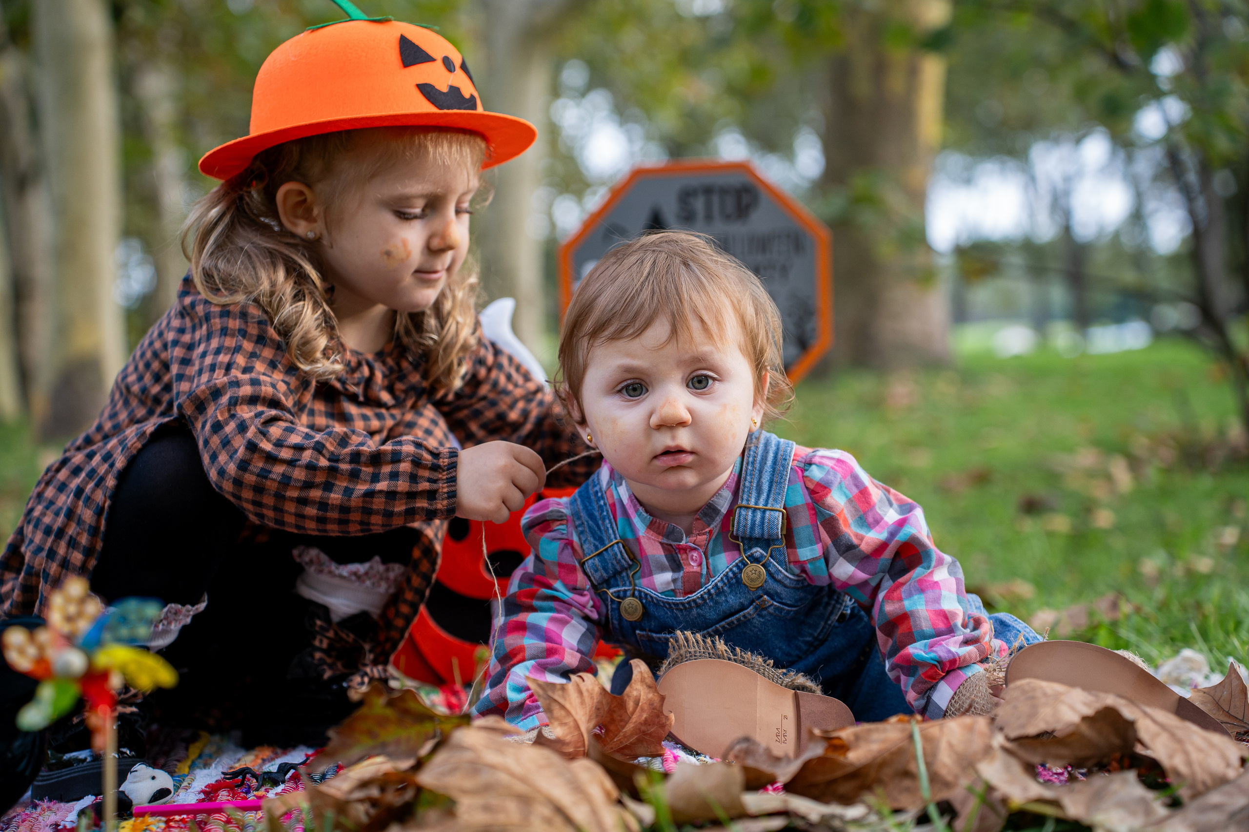 Anelise & Eleni Haloween Party. Adelinne