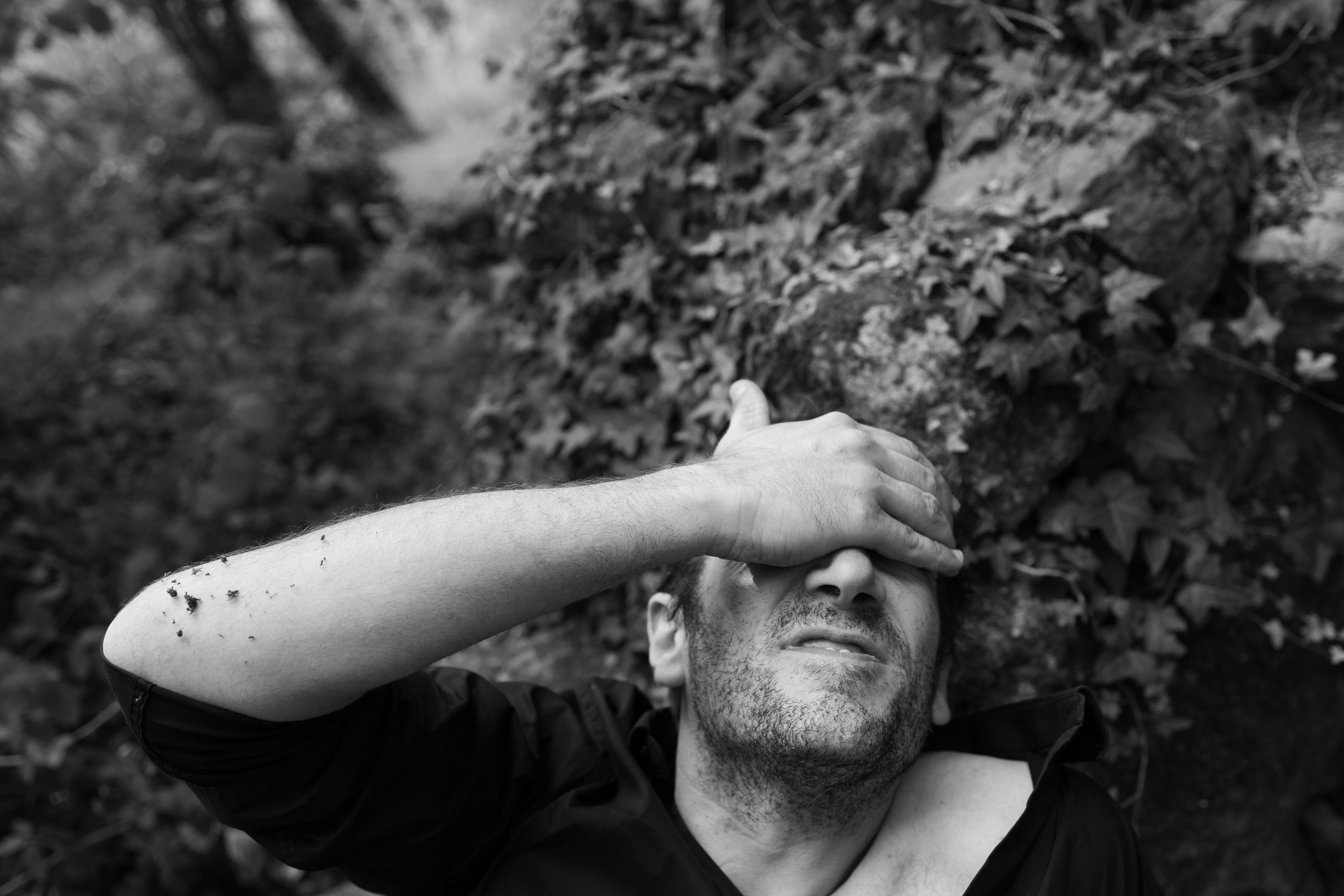 Portrait du portfolio d’un acteur Avignon Provence France. Histoires d’amour, séances photos de famille et de mariage en France