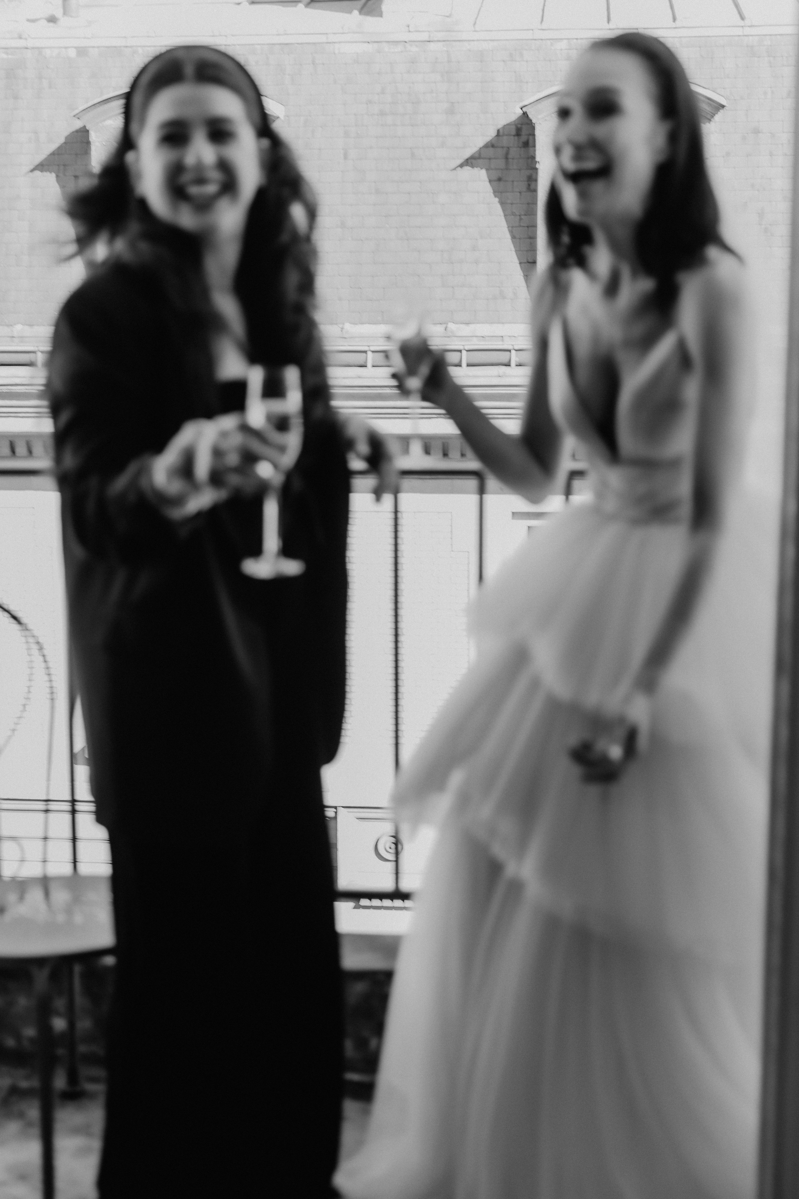 Suzi & Alex | Paris Wedding with a Vintage Car. Paris Wedding Photographer