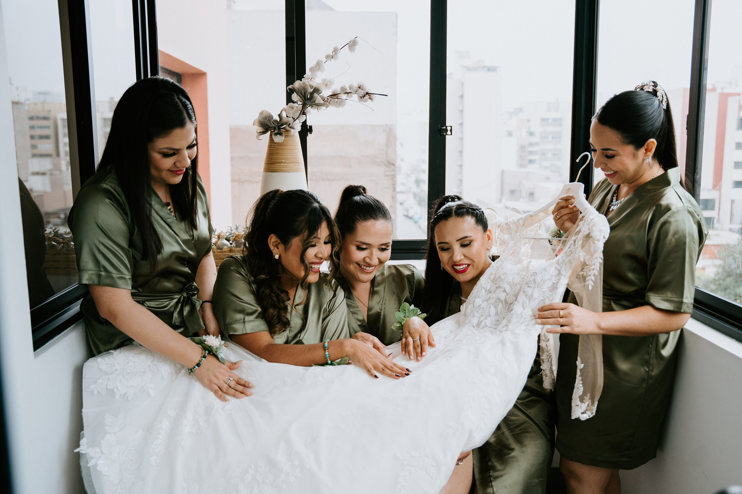 Un vistazo de un día especial. Fotógrafo de Bodas en Lima | Ronhy Altamirano. Fotografía narrativa y cinematográfica para bodas, quinceañeras y eventos exclusivos