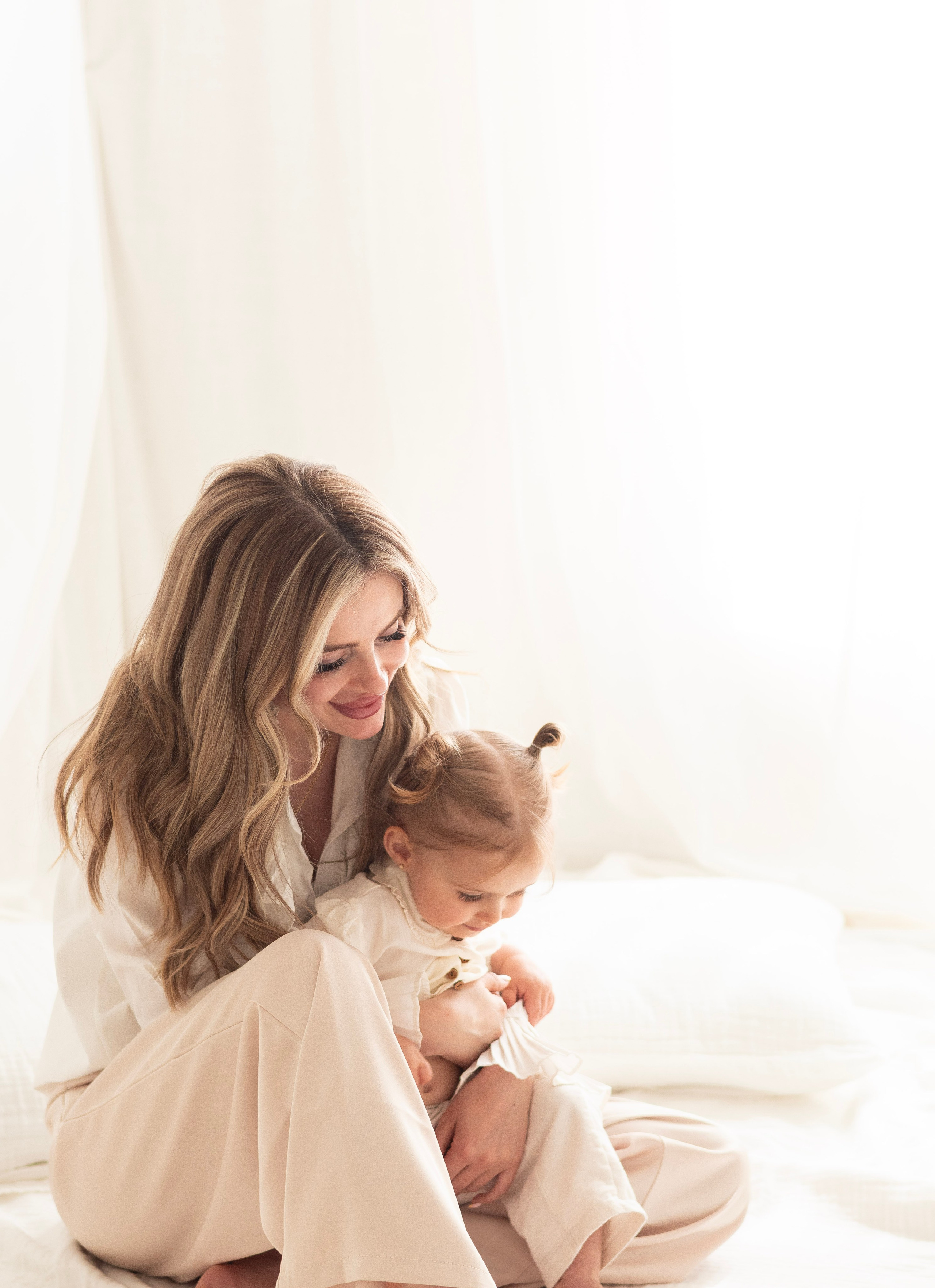 Mommy & me: Valerie & Stella. Zwangerschapsfotografie, newborn, gezinnen, branding, liefde én geboortefotografie