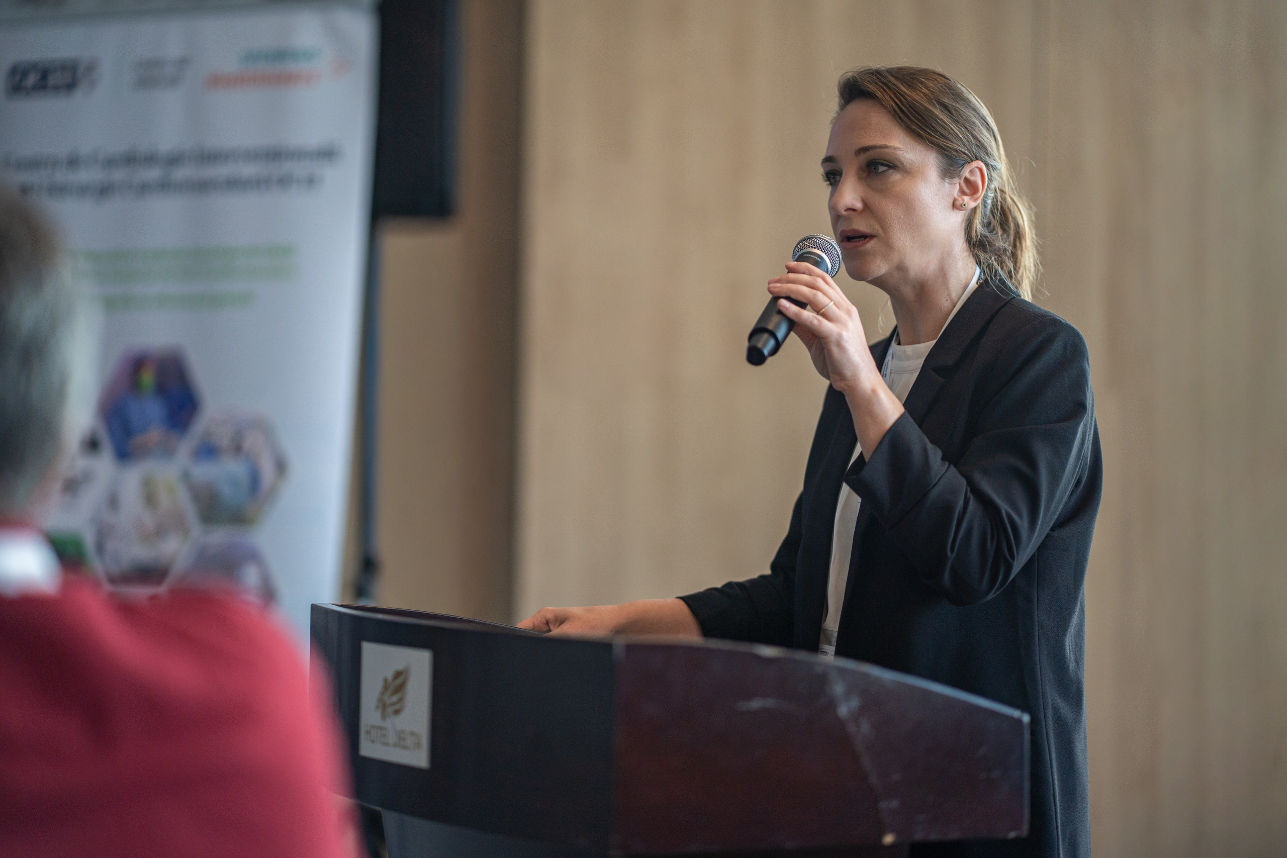 Simpozion OCH “Importanta abordarii multidisciplinare in tratarea pacientului cu comorbiditati”. Adelinne