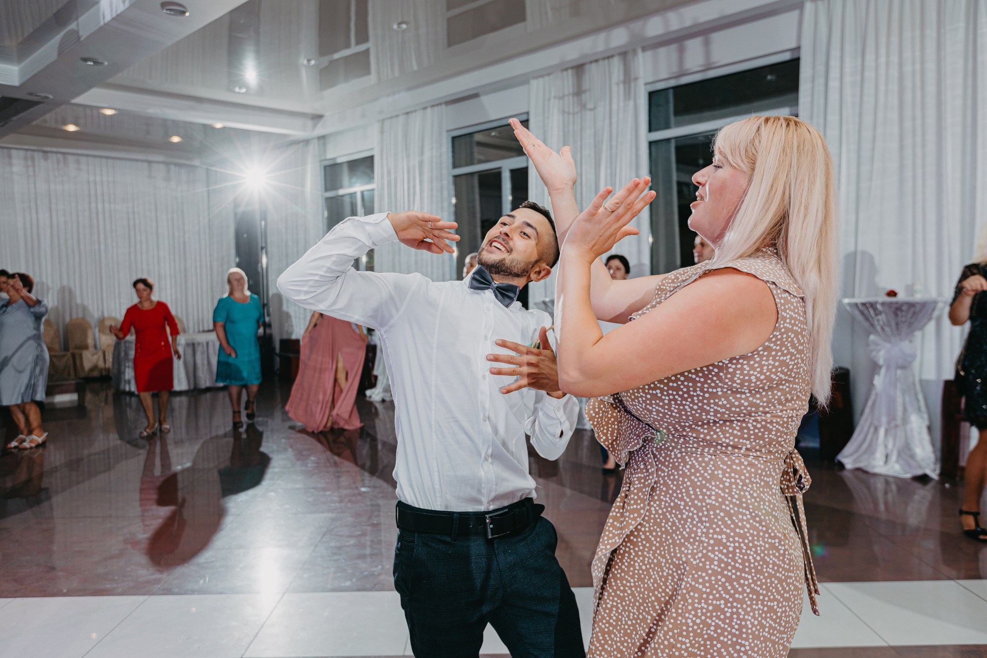 Costel si Mihaela. Wedding photographer and videographer