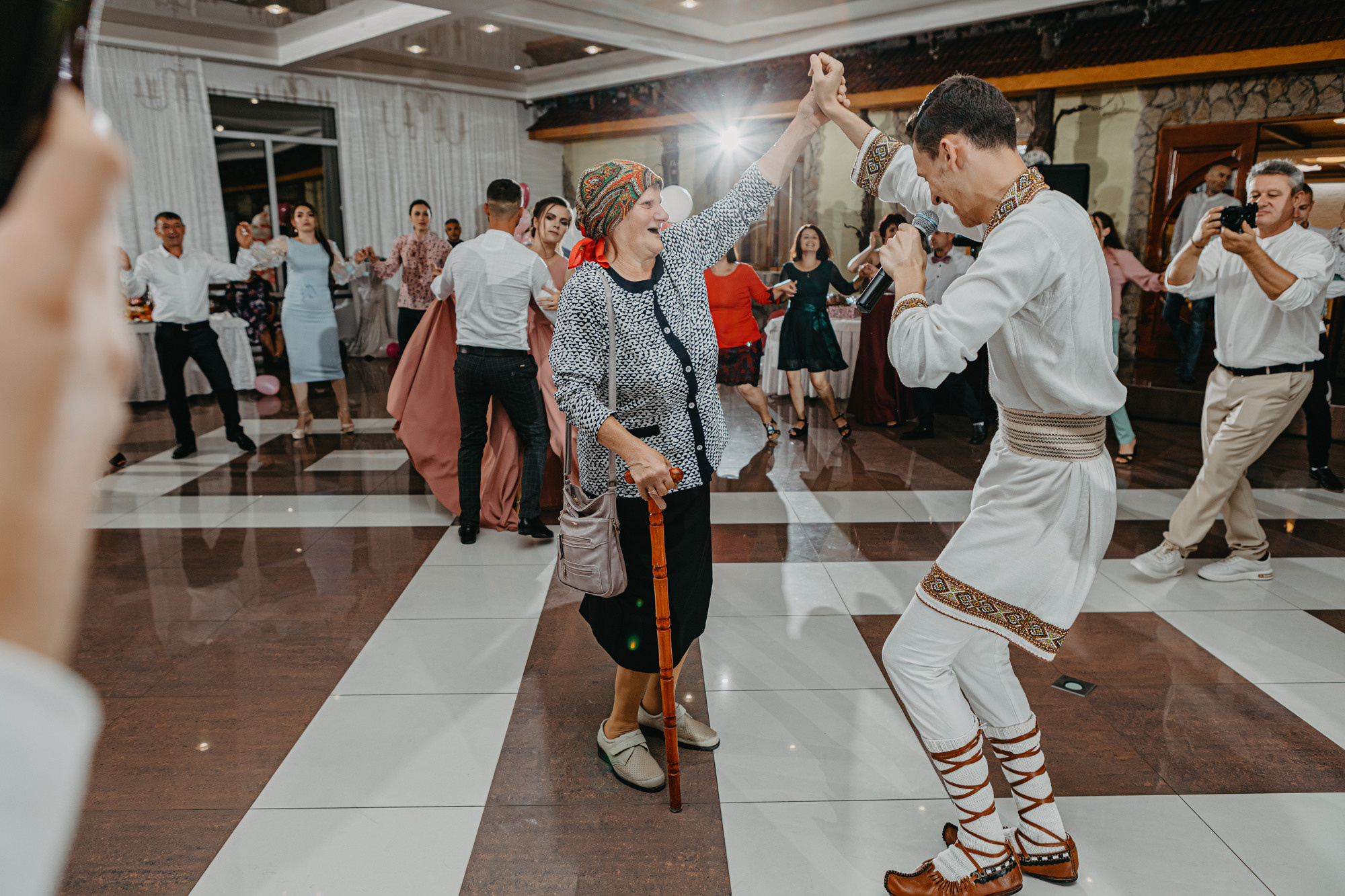 Costel si Mihaela. Wedding photographer and videographer