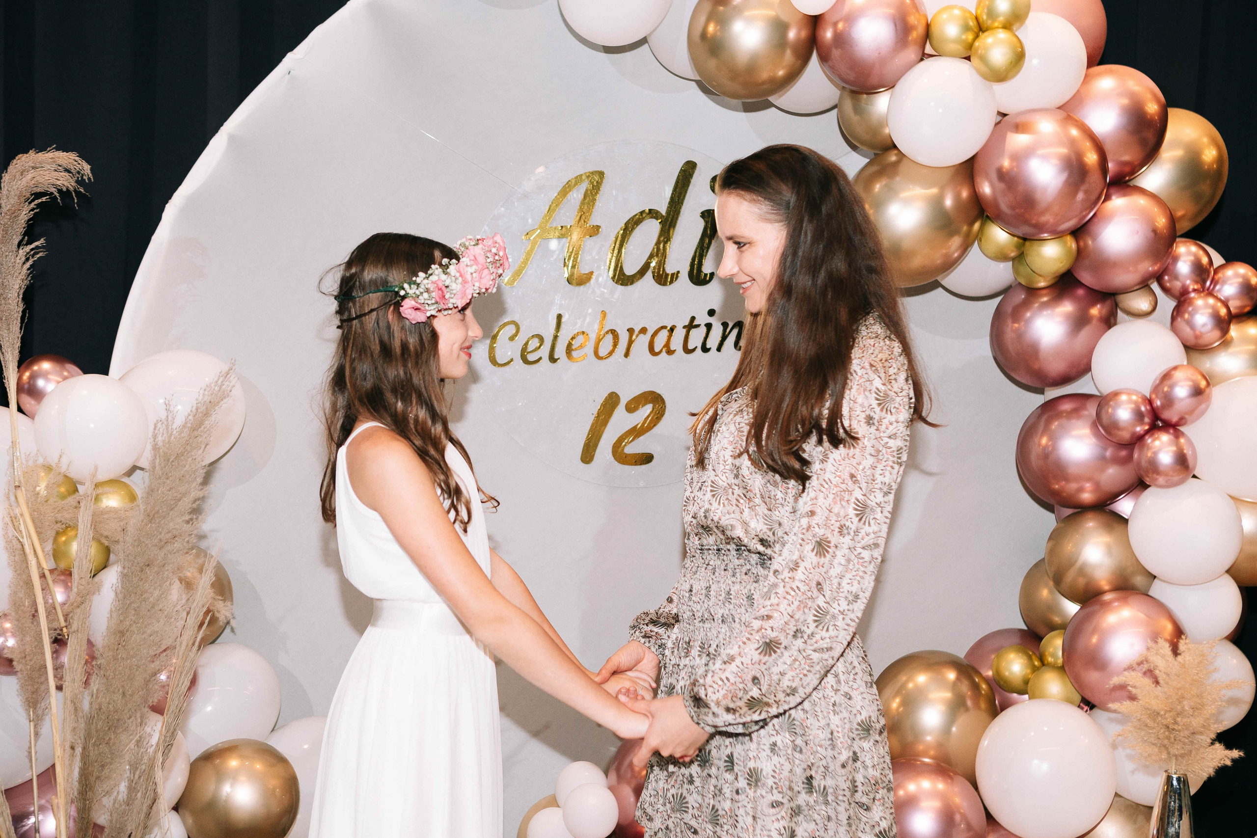 PARTY WITH FRIENDS. Https://shi-photo.com/