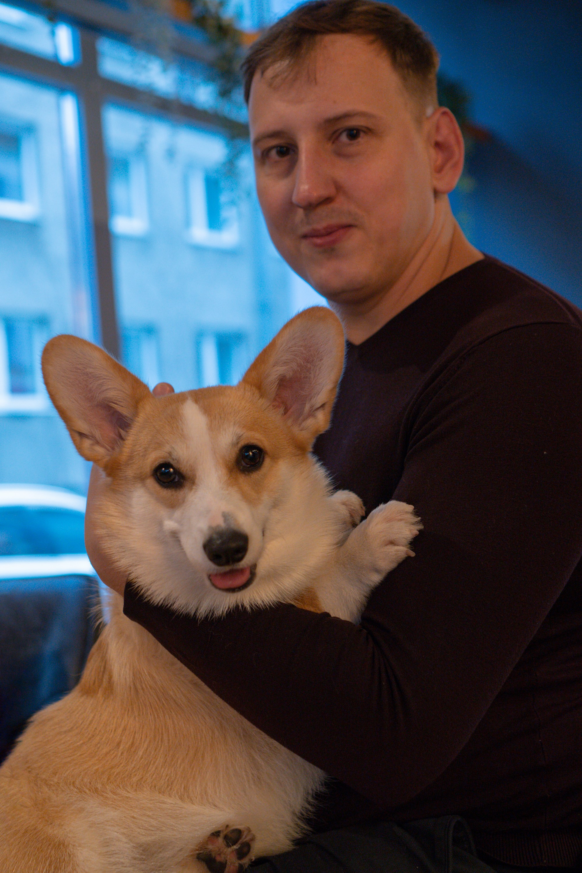 Maarika, Jegor and their Luna, Pembroke Welsh Corgi. Kat Laisaar — Pet photographer in Tallinn