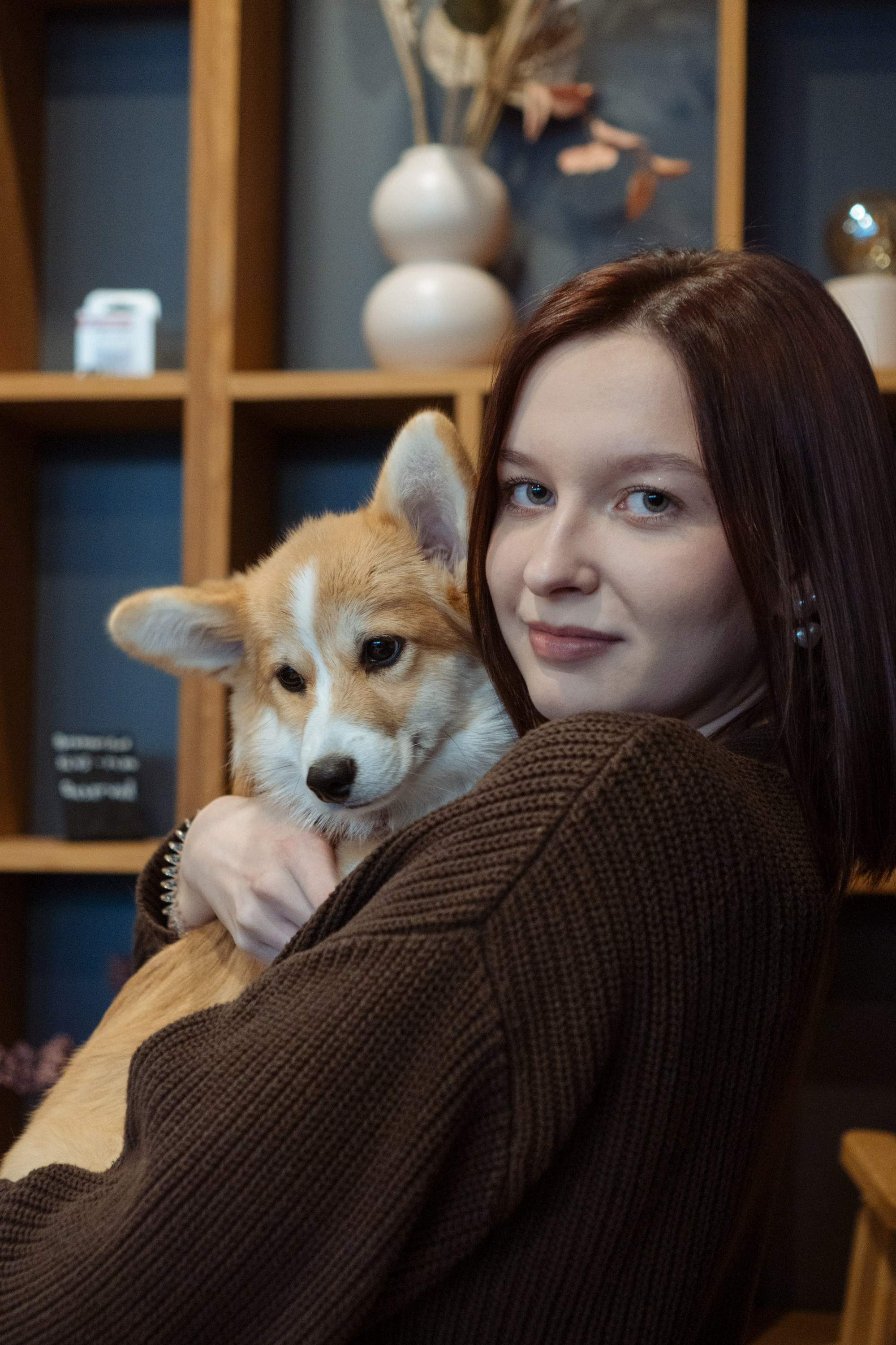 Anastasia and her Ada, Pembroke Welsh Corgi. Kat Laisaar — Pet photographer in Tallinn