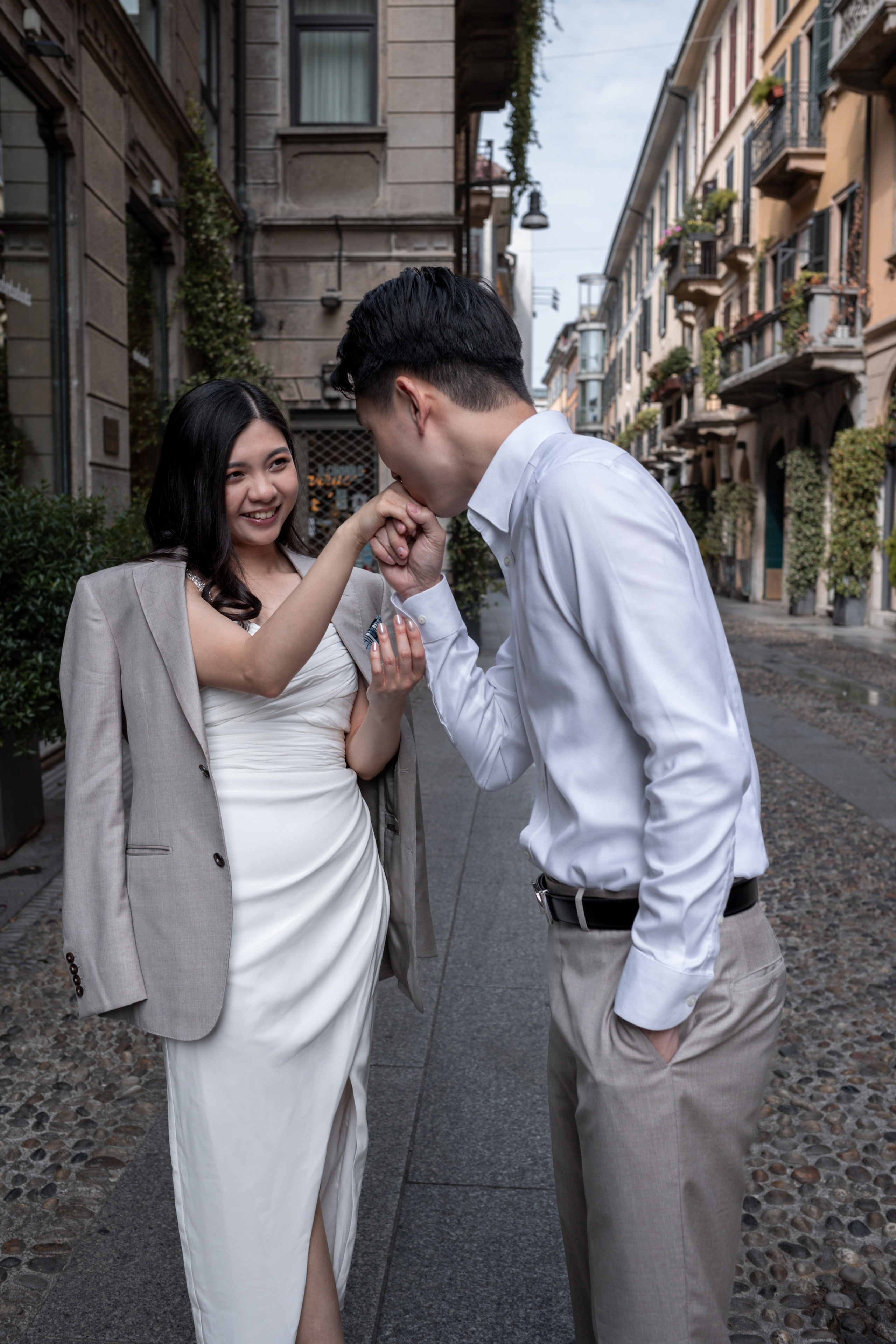 Walk in Milan. Photographer in Milan |Mila Pro Photo