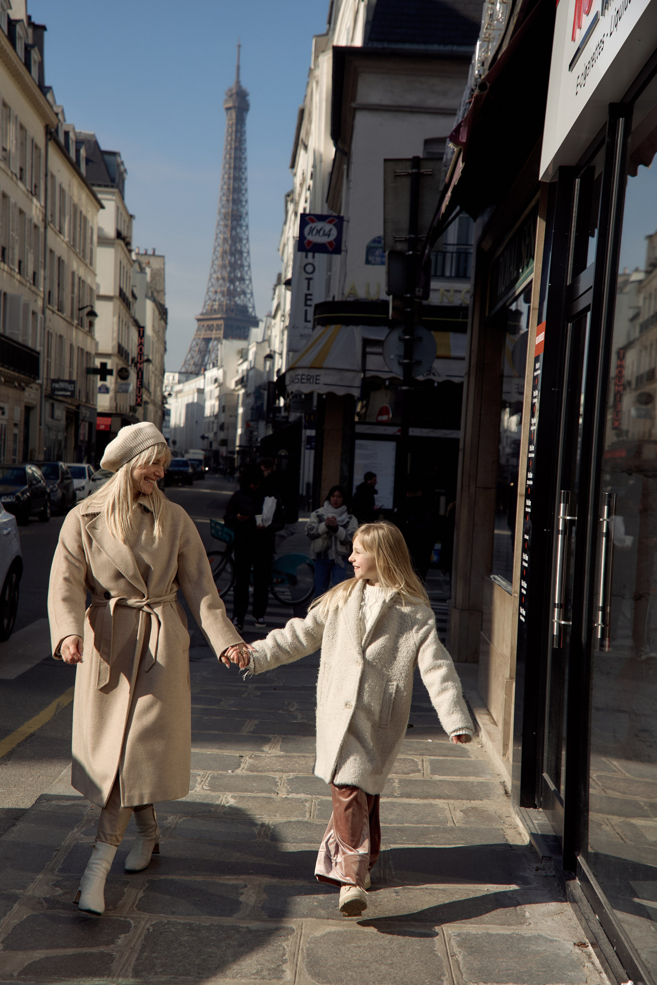 Pont Alexandre III & Eiffel Tower. Fotógrafa en París