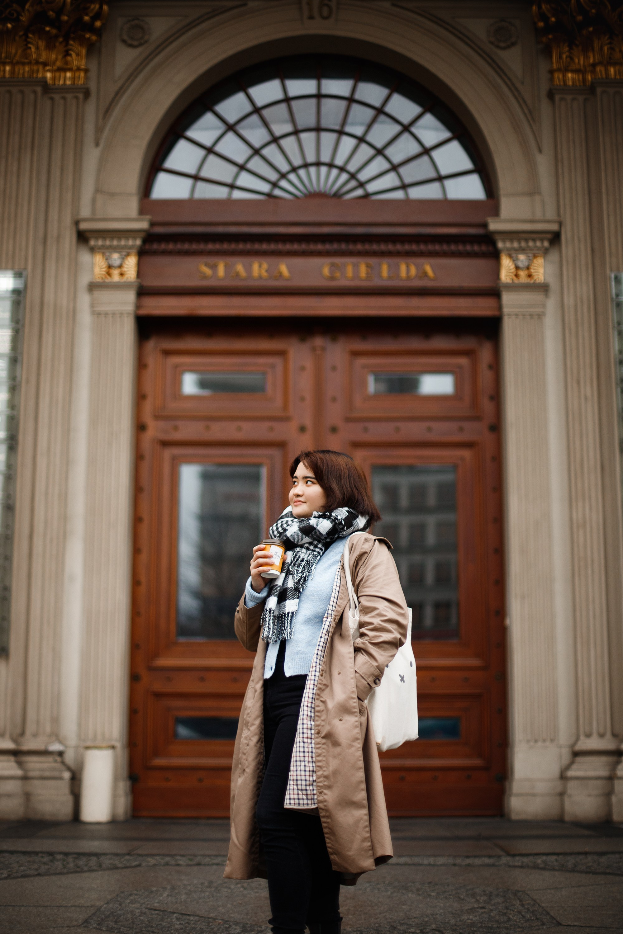 Misaki at christmas market. Kaja | fotograf psów we Wrocławiu