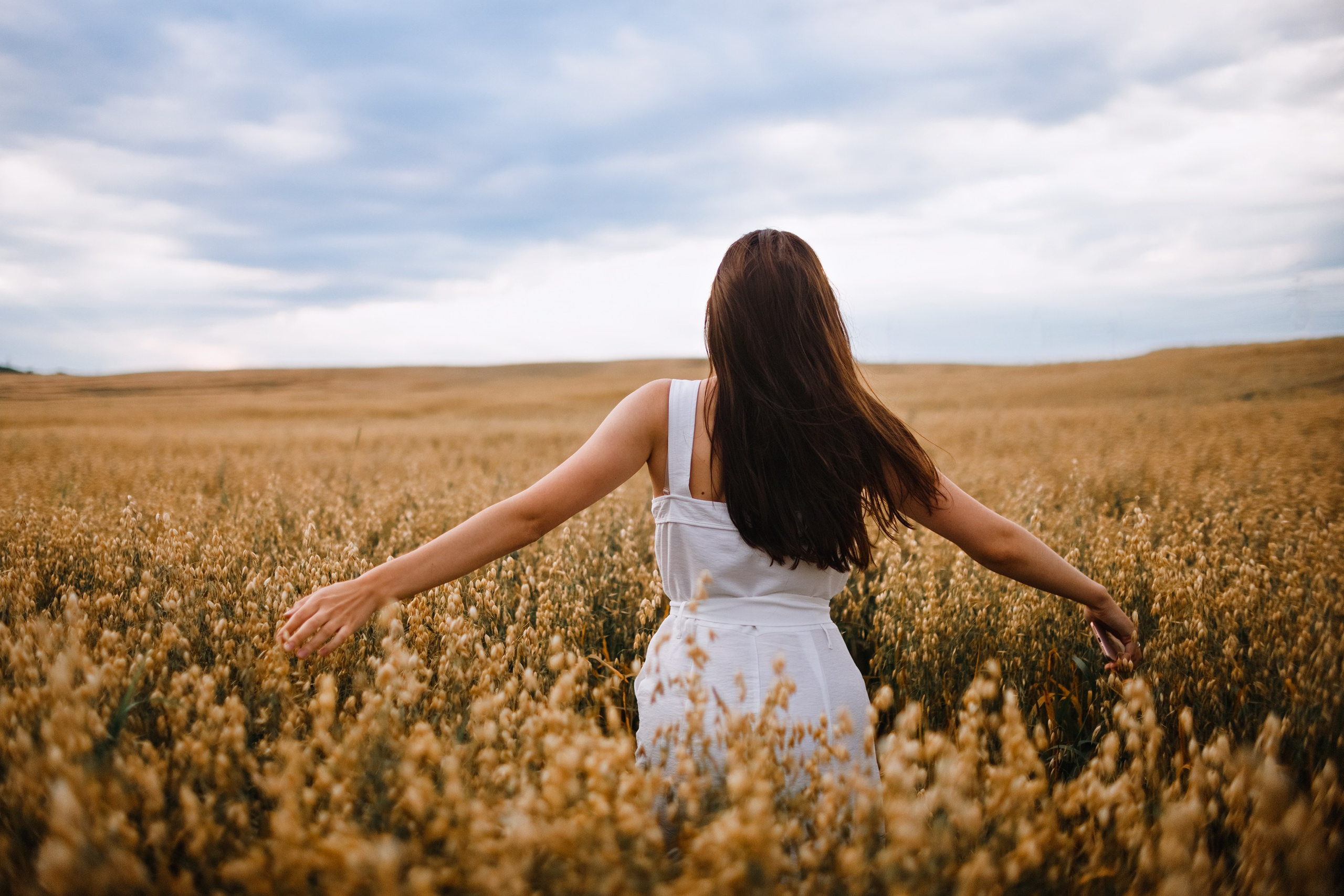 Katya | tenderness in the field. Kaja | fotograf psów we Wrocławiu