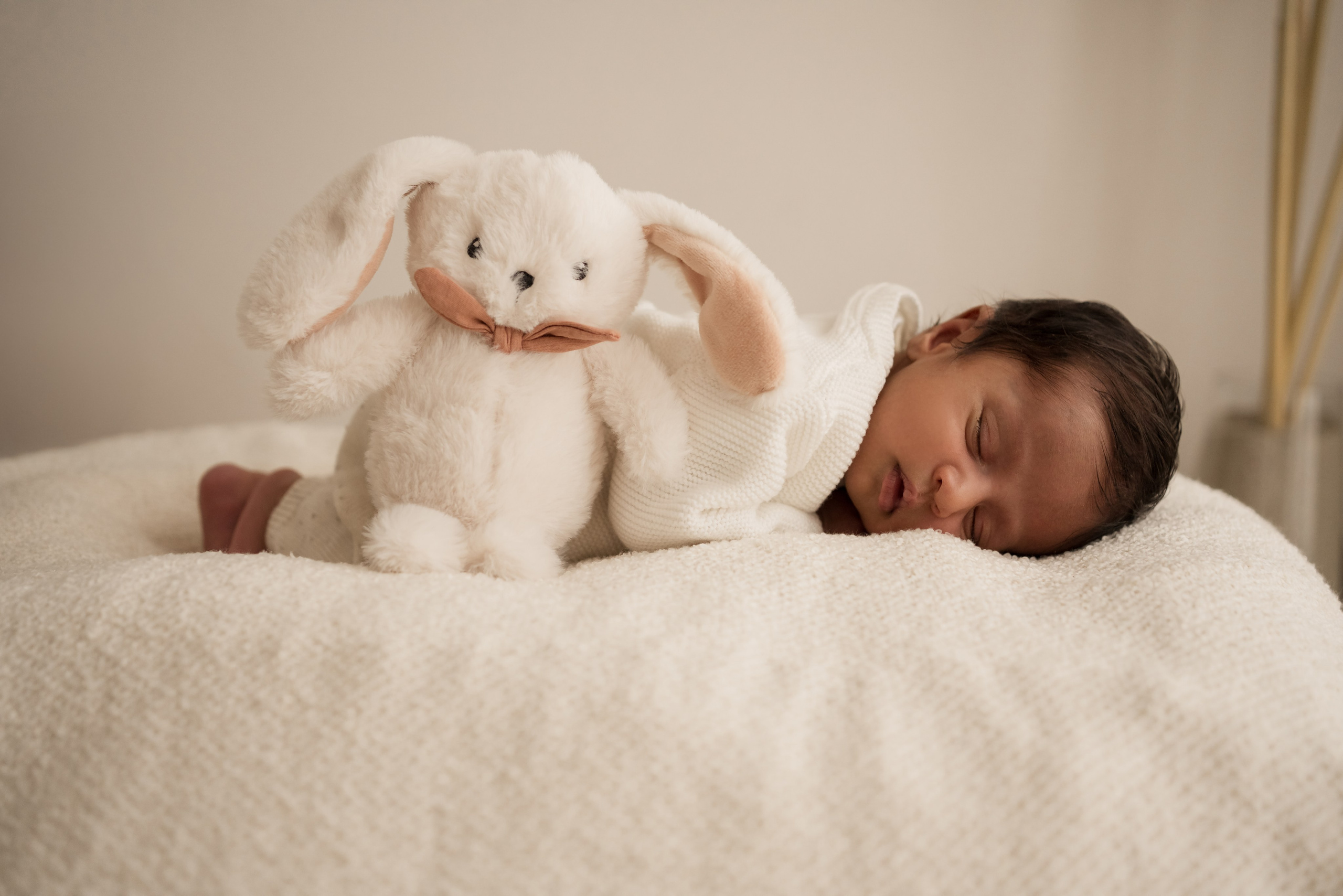 First moments of love. Angela Iakovleva — Family Photographer in Dubai