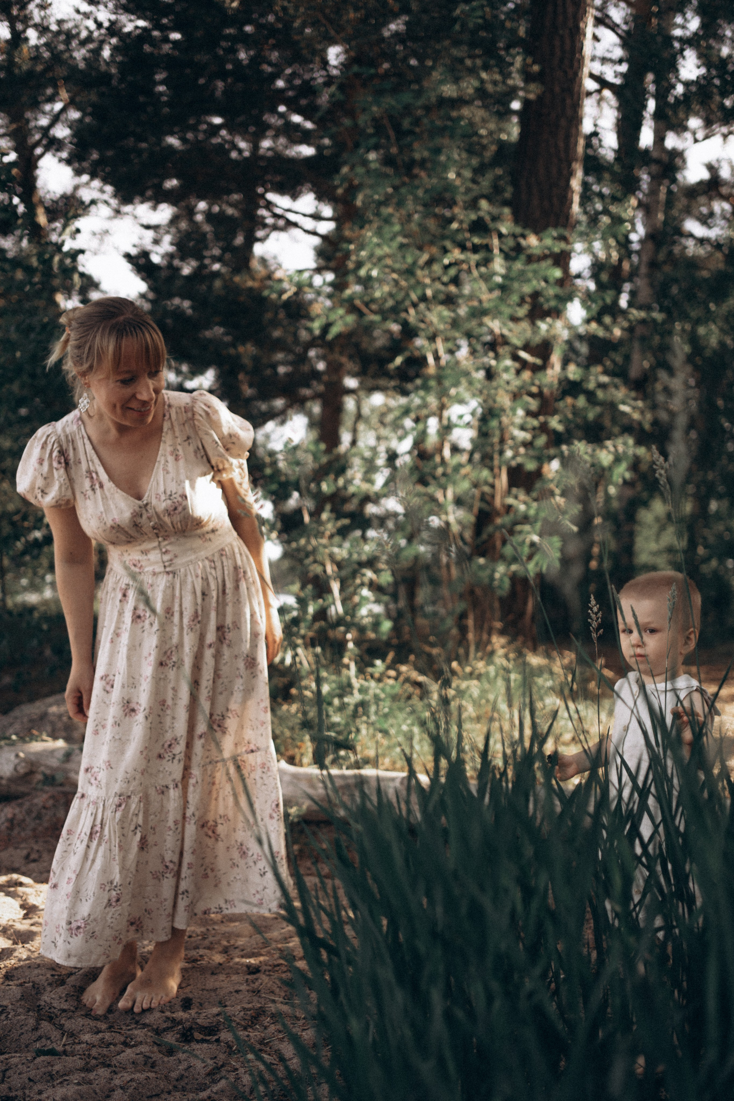 Sunny day on the cliffs. Family photographer in Helsinki, Victoria Guadagno