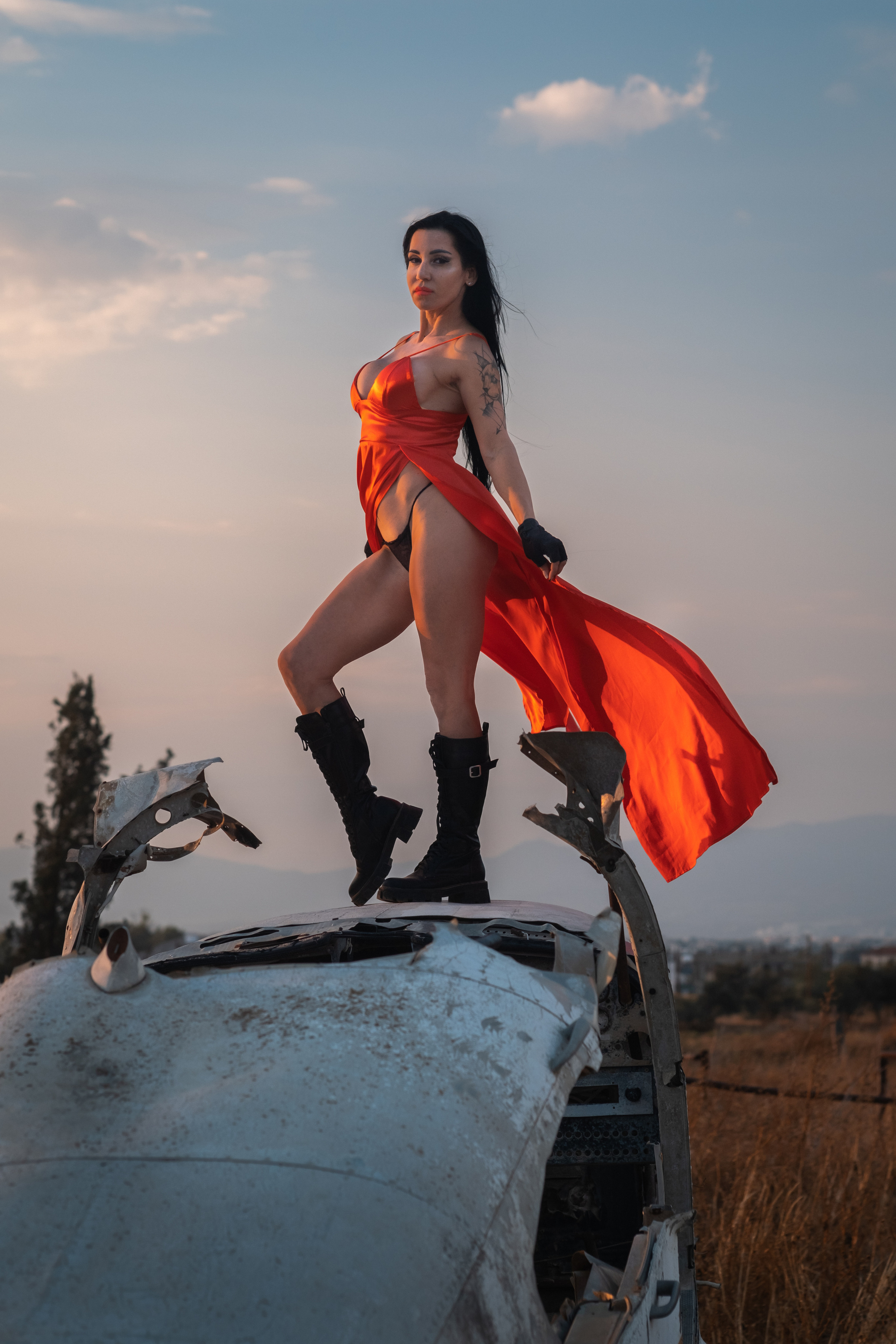 Girls and wreck plane. Photographer in Cyprus Lena Kirilishina