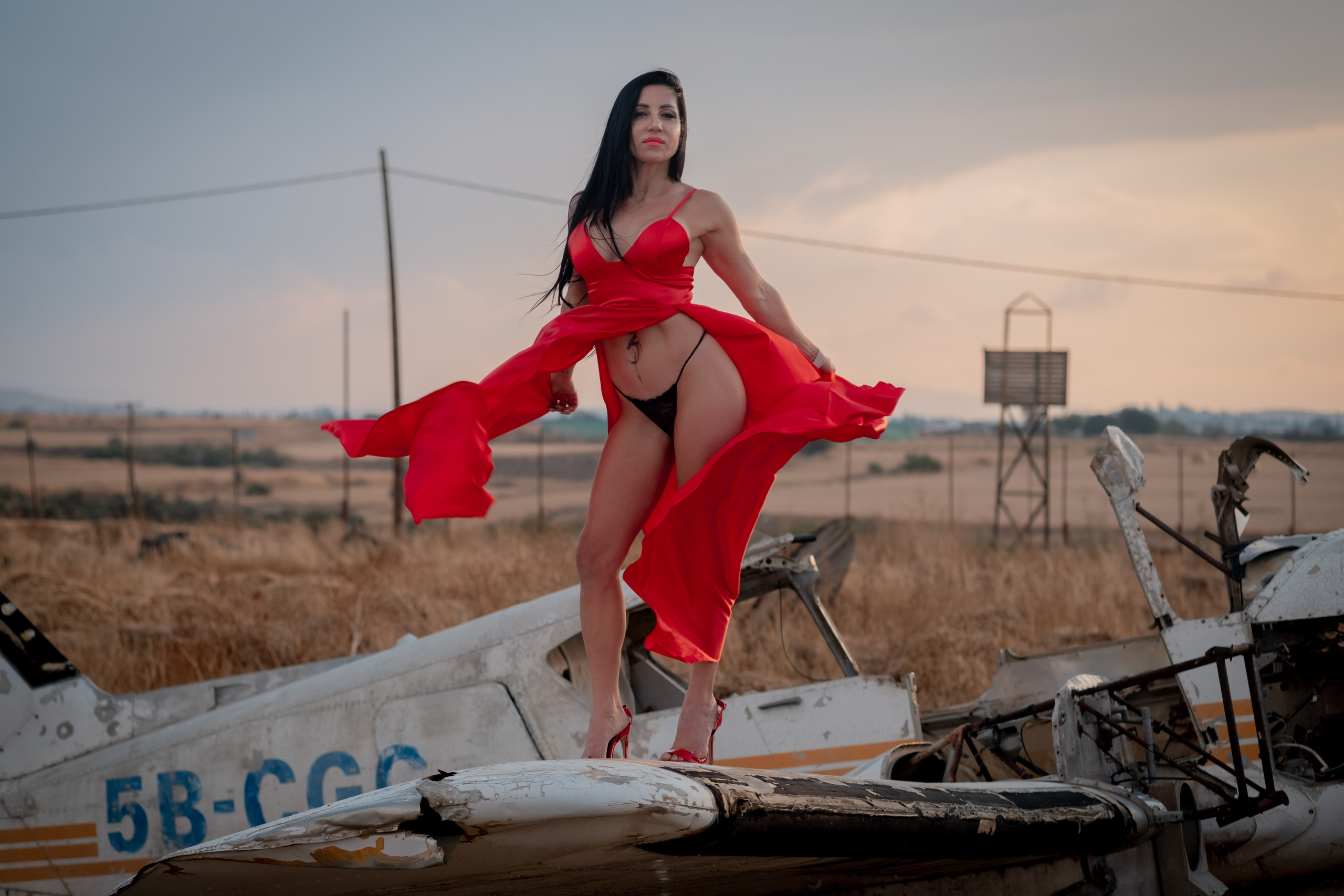 Girls and wreck plane. Photographer in Cyprus Lena Kirilishina