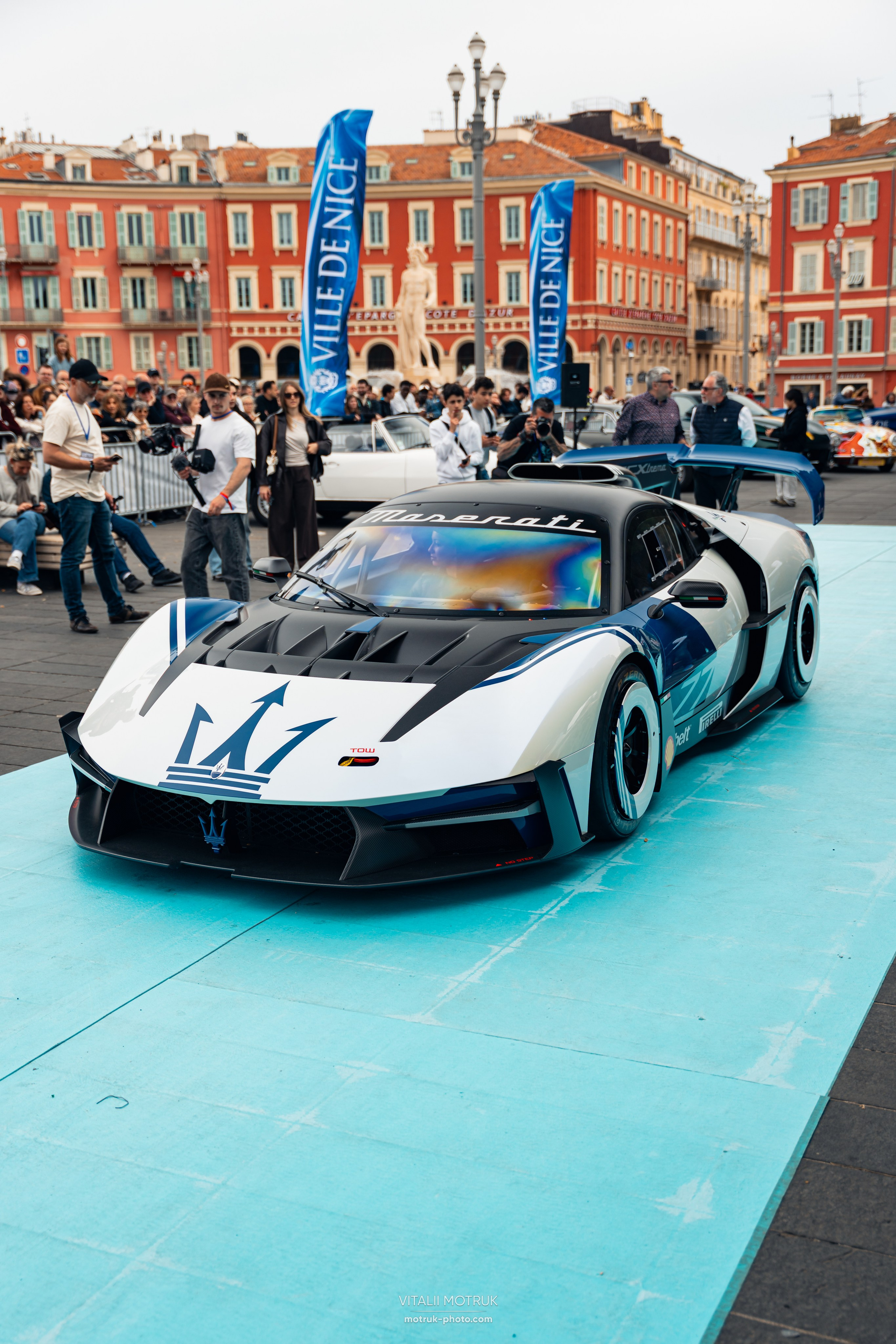 Legends de Nice. Photographe de voitures à Paris — Vitalii Motruk