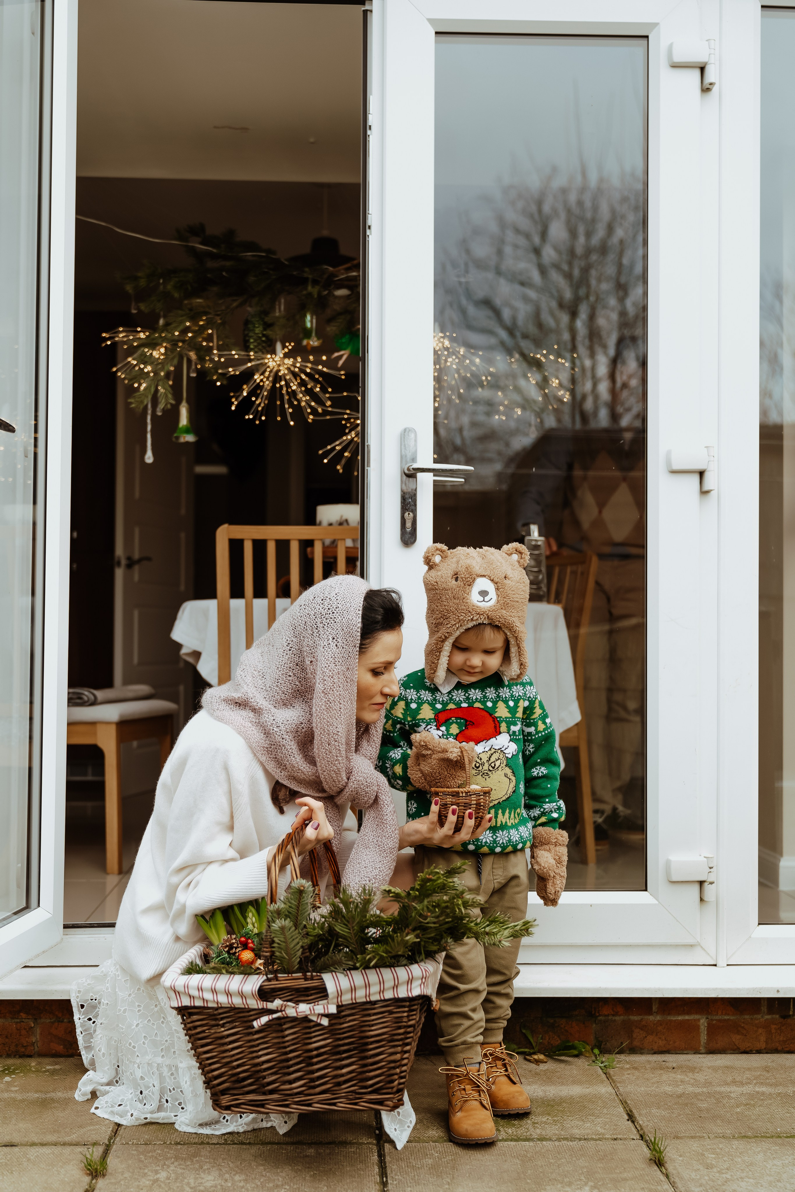 Christmas family home photo session. Newcastle family photographer. Lifestyle photography.