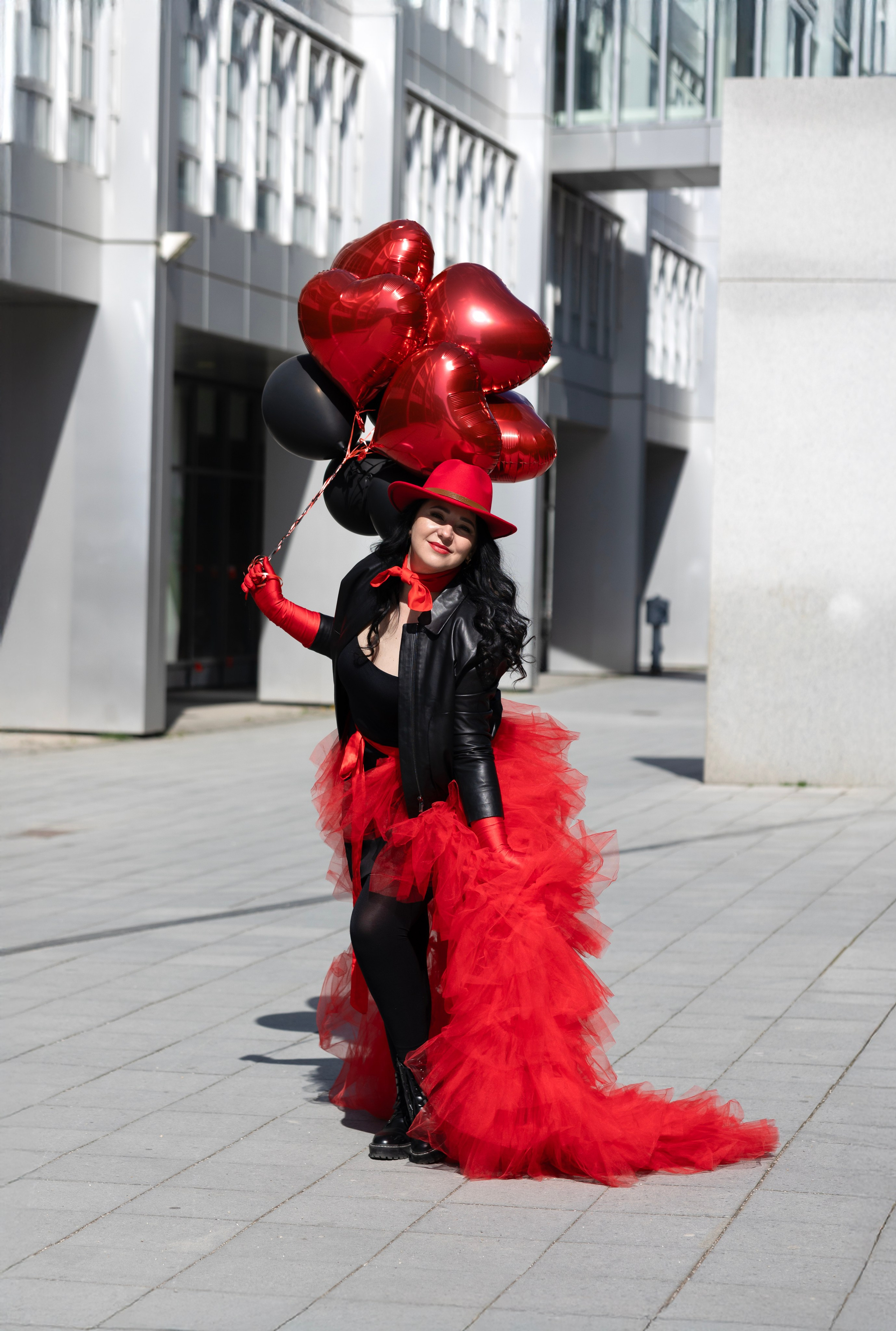 Balloons and red skirt. Фотограф в Мюнхене