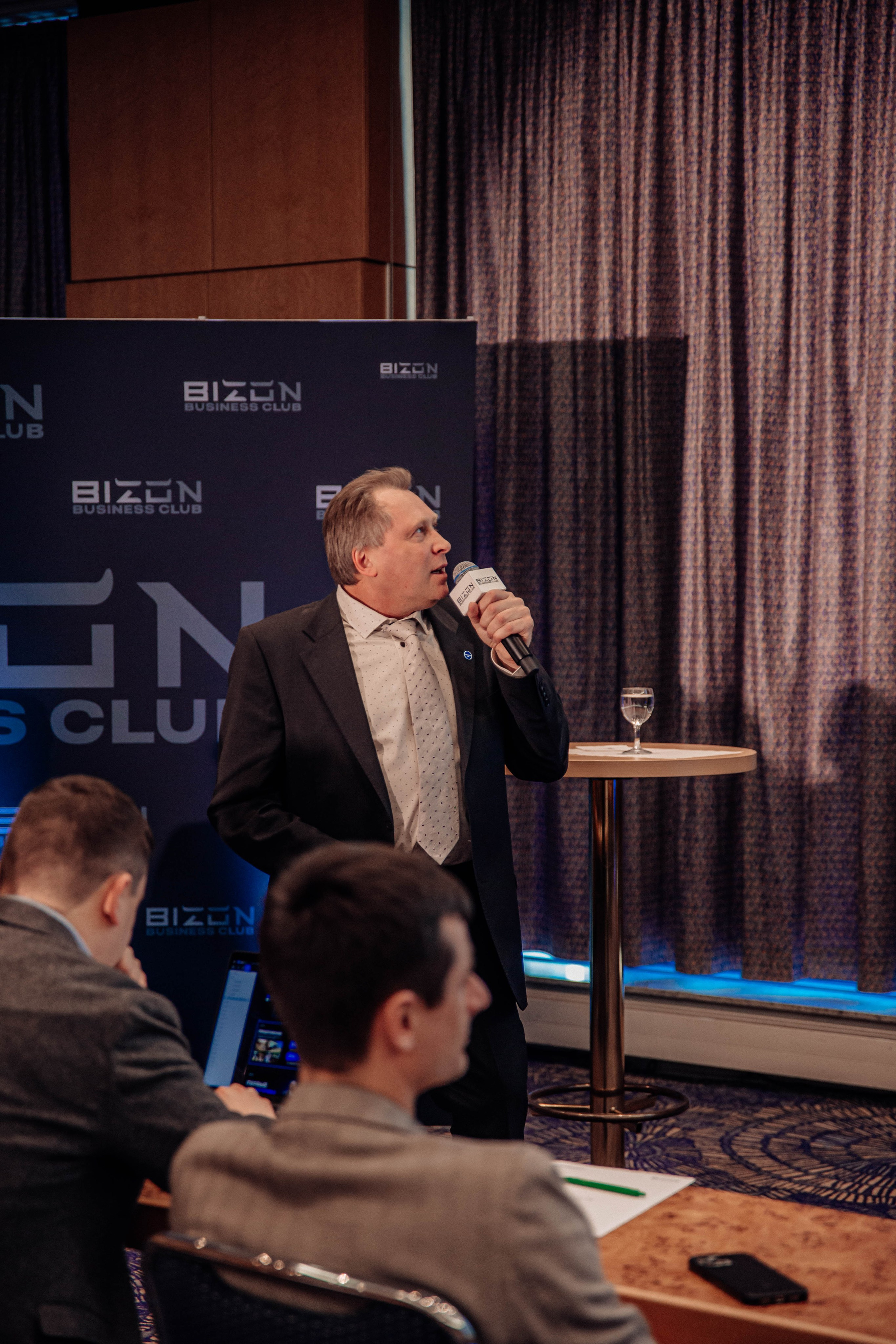 Club Bizon. Portrait family photographer in Berlin Elena Zakh