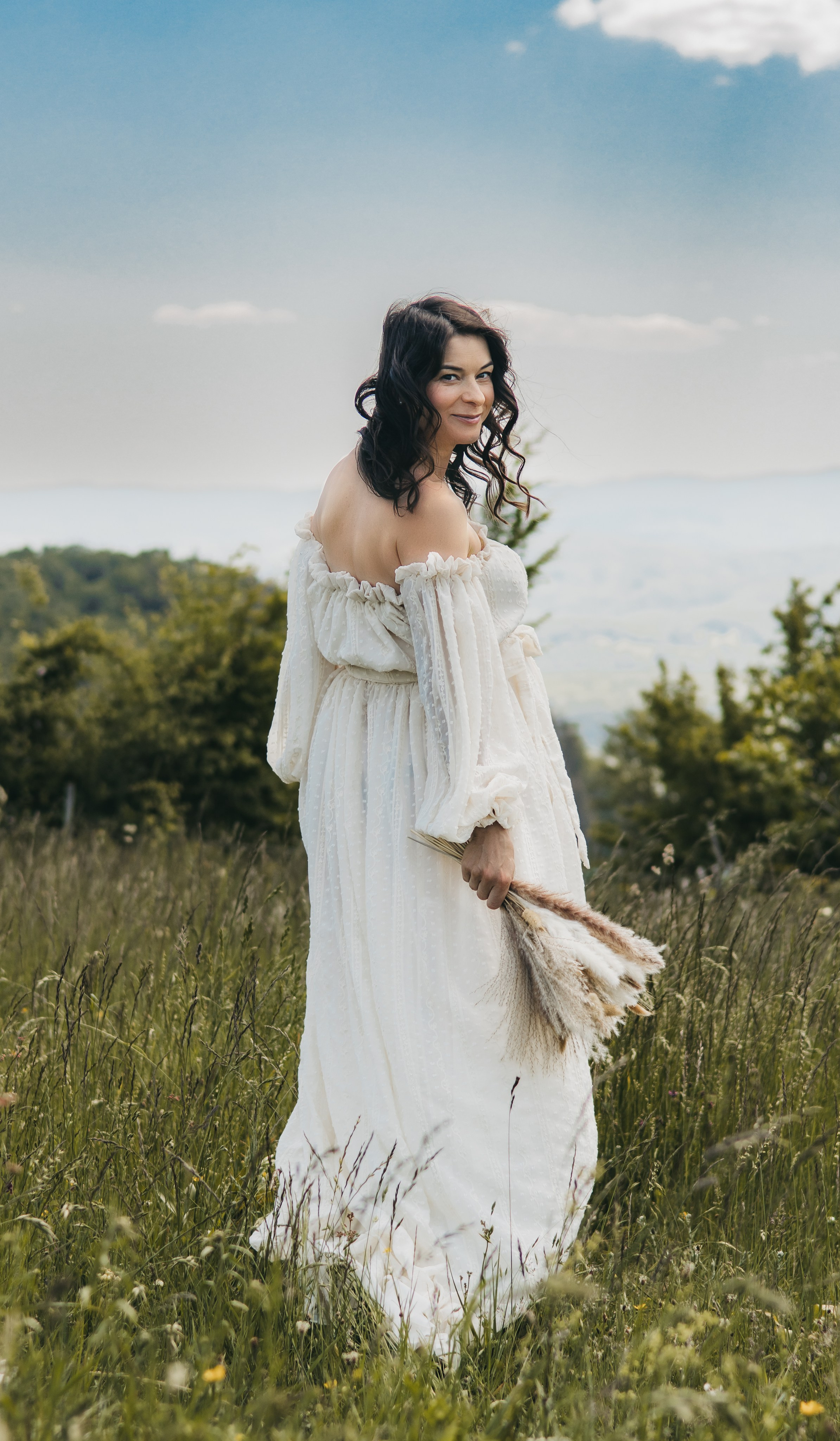 Aniela Petreanu. Alutza Visuals