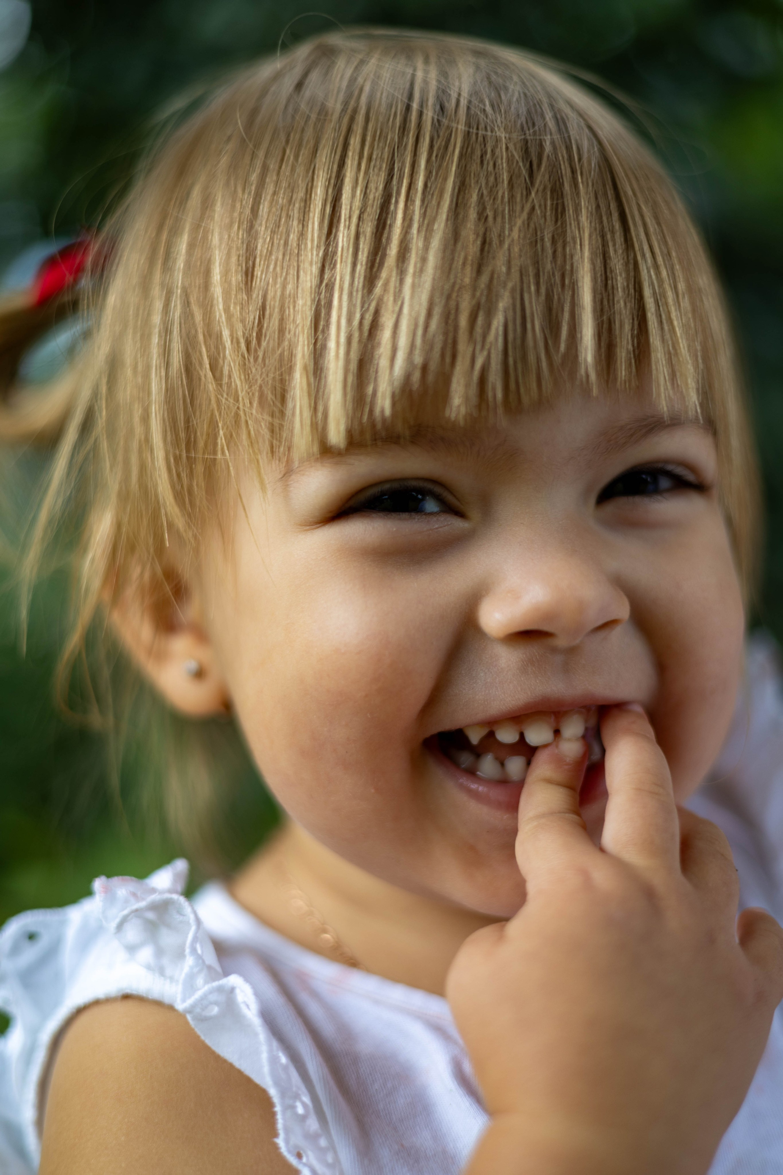 Фотосессия девочки с арбузом в зелёном парке Кишинёва. Семейный фотограф Кишиневе, Молдова Врабий Ольга