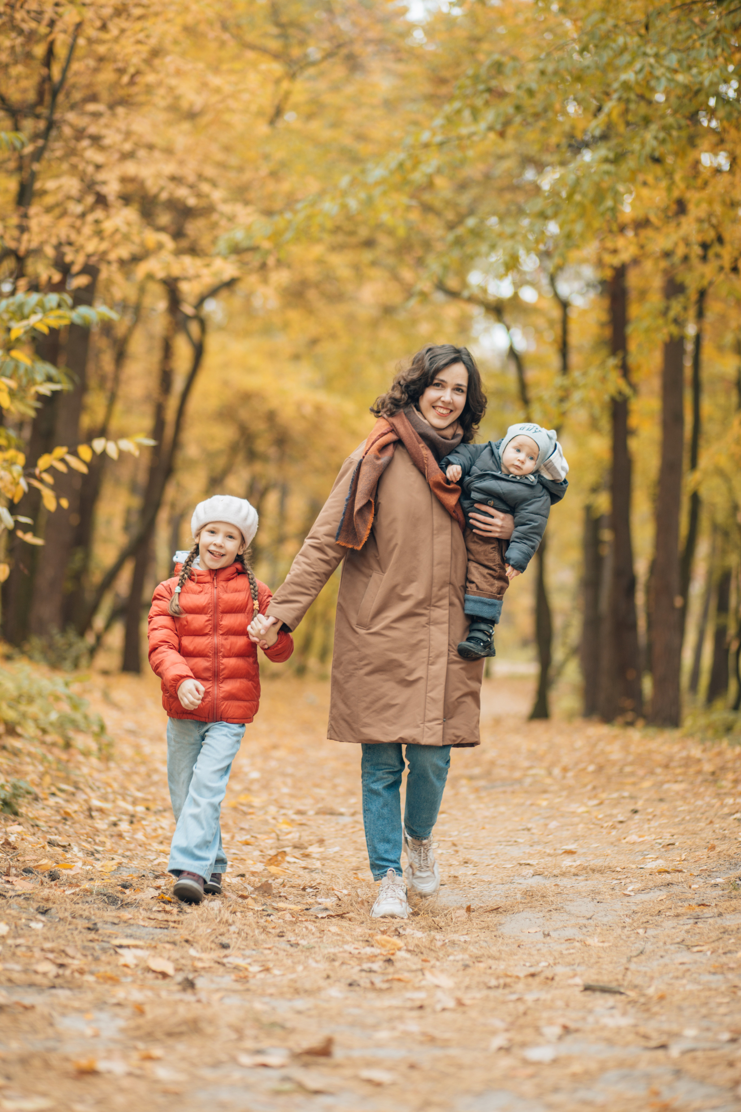 Natalie and kids. Portrait family photographer in Berlin Elena Zakh