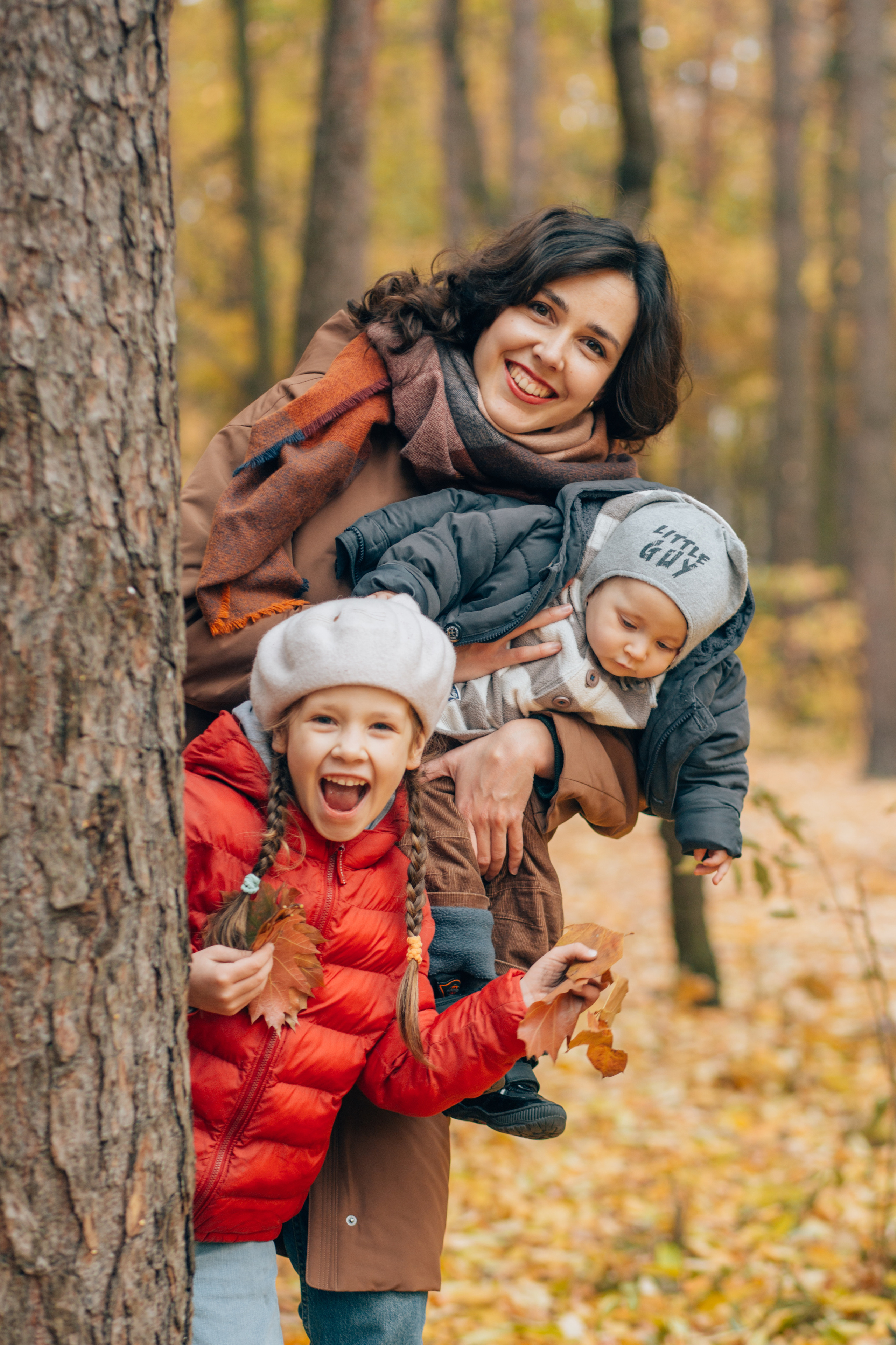 Natalie and kids. Portrait family photographer in Berlin Elena Zakh