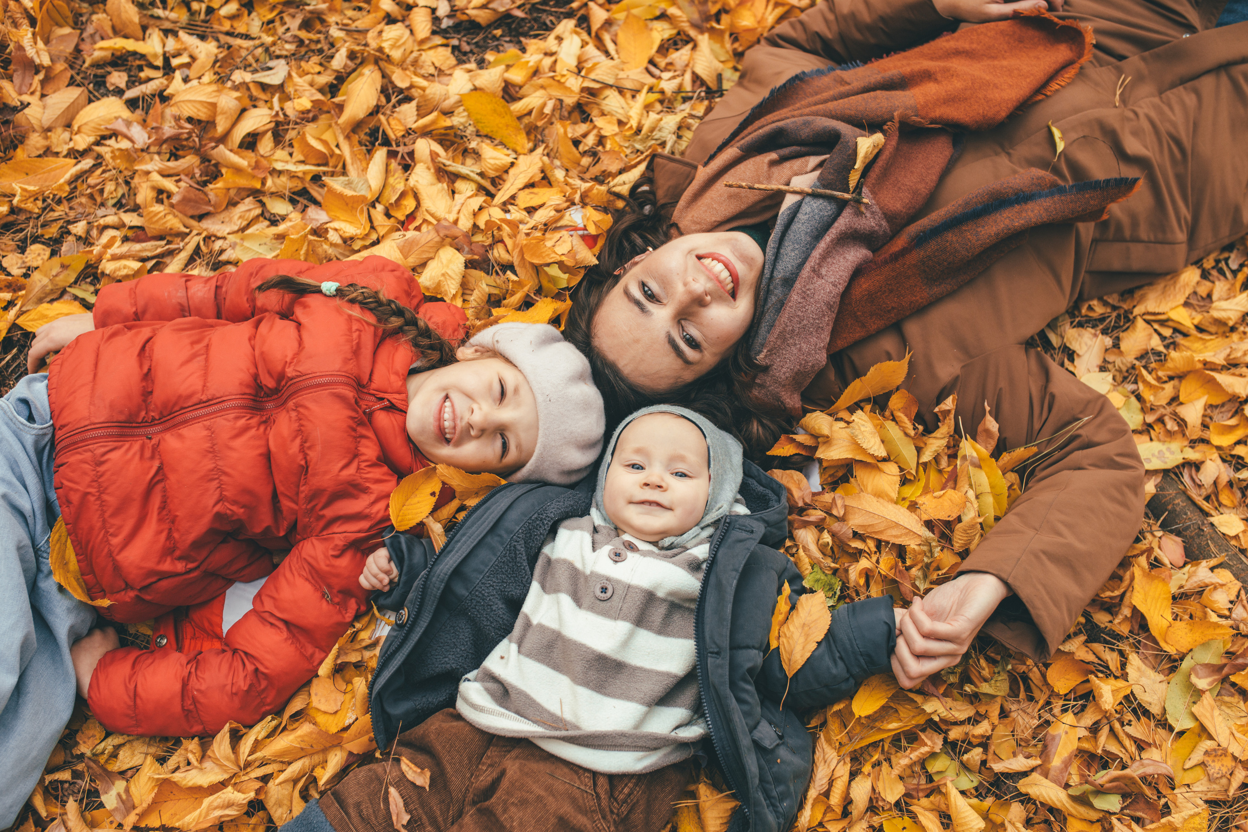 Natalie and kids. Portrait family photographer in Berlin Elena Zakh