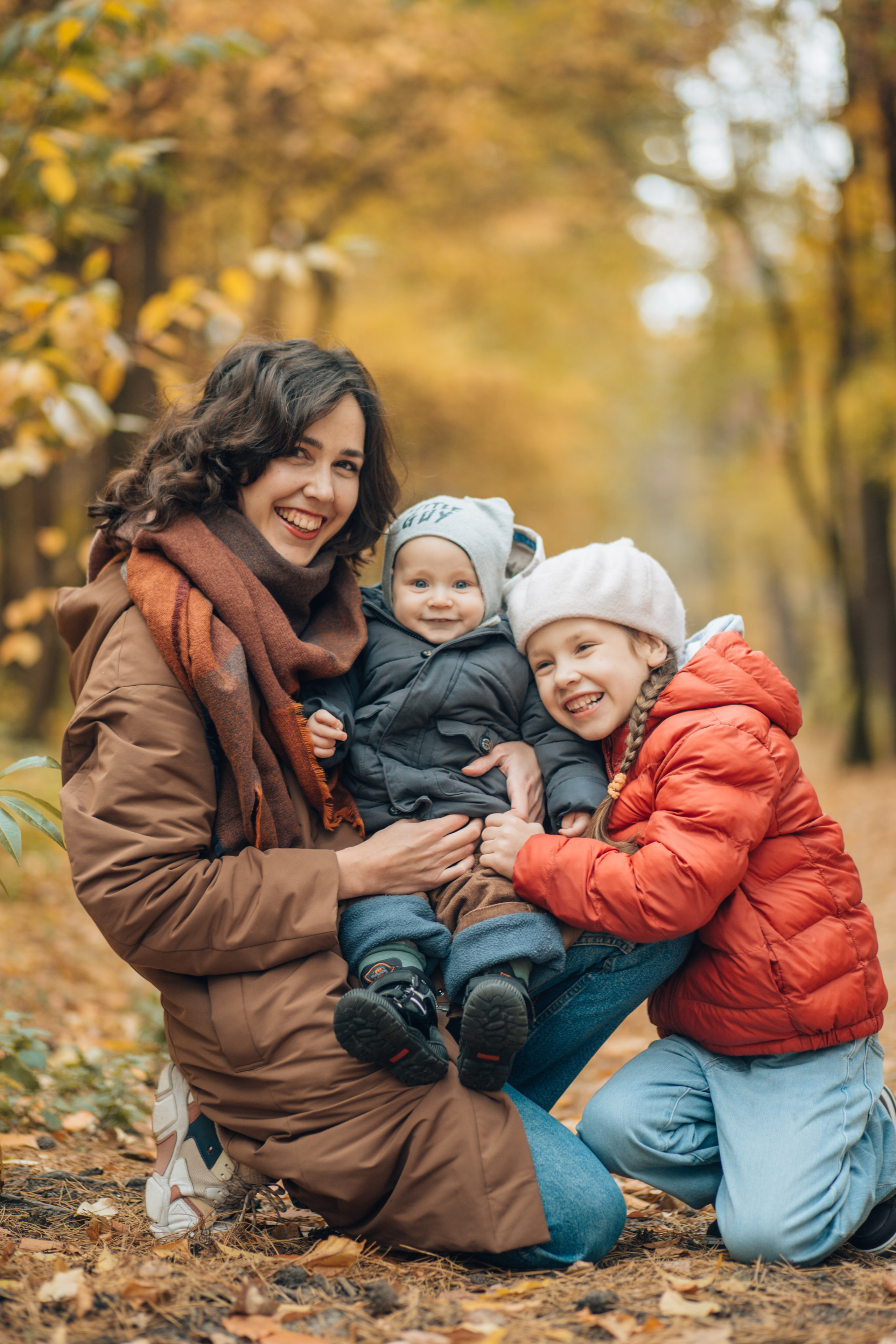 Natalie and kids. Portrait family photographer in Berlin Elena Zakh