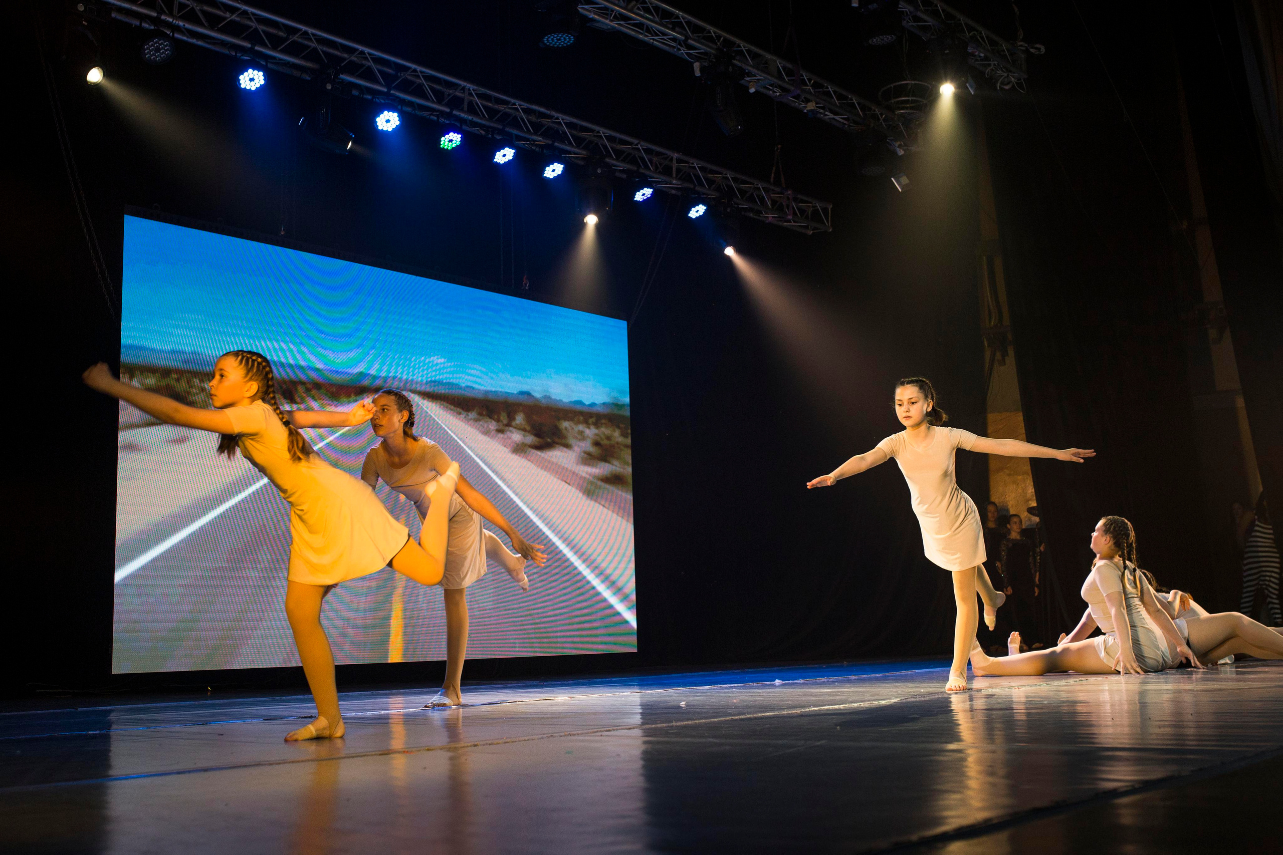 Dance school concert. Portrait family photographer in Berlin Elena Zakh