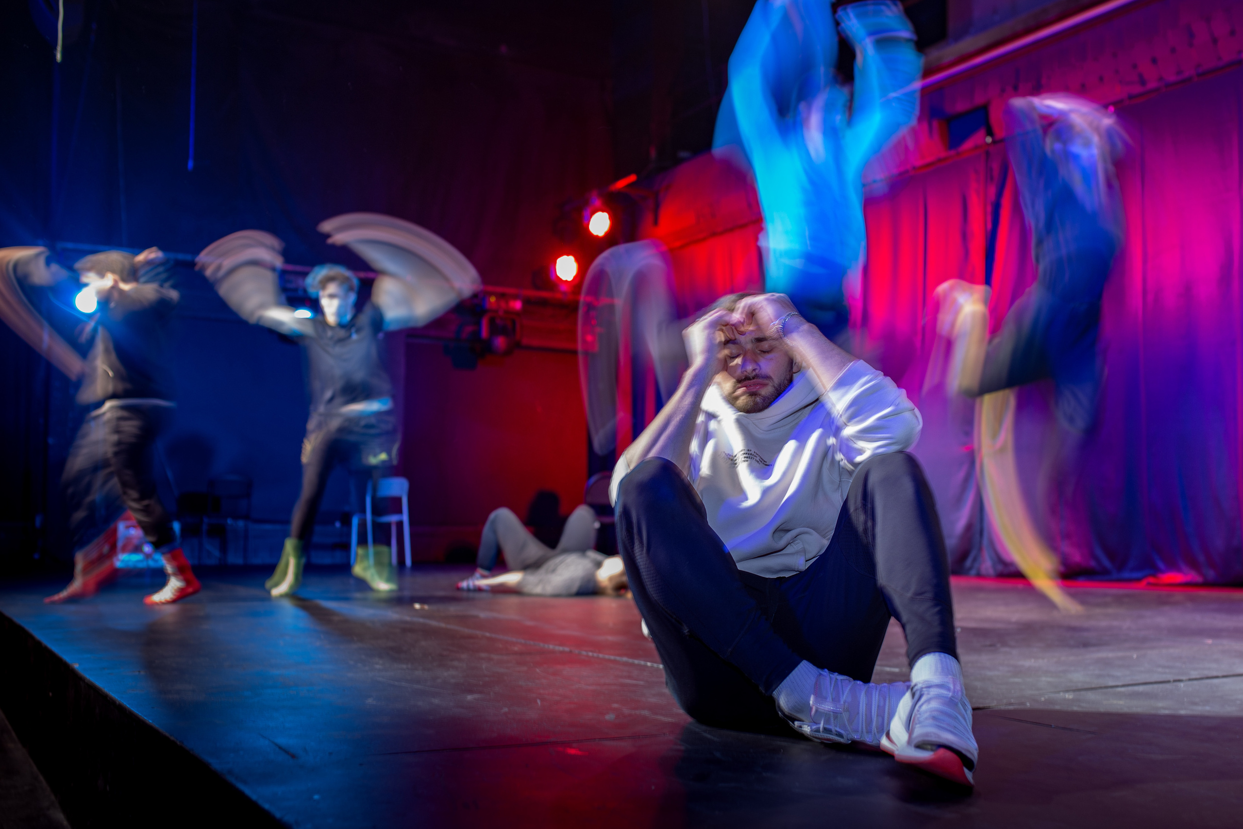 Creative performance “our thoughts”. Portrait family photographer in Berlin Elena Zakh