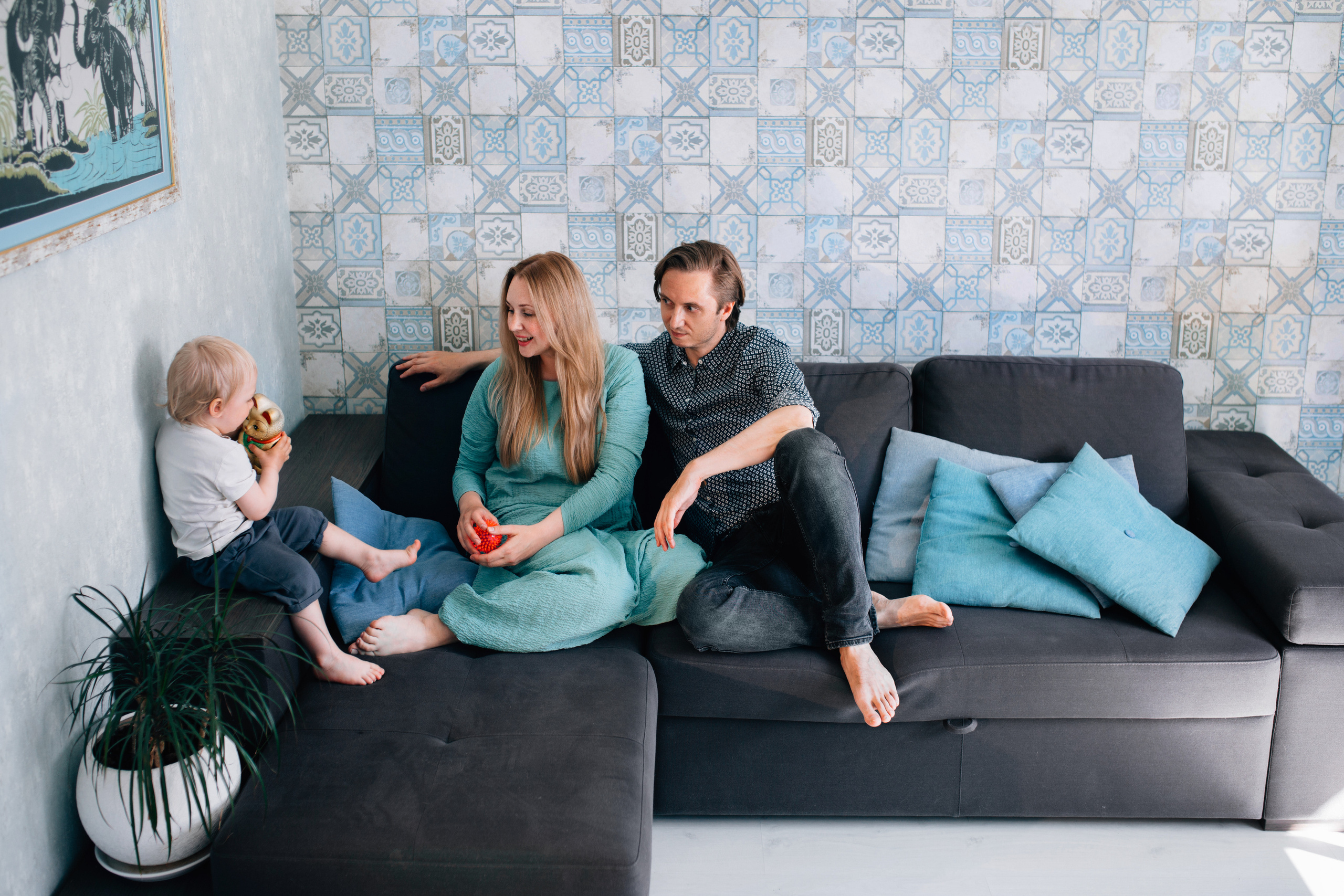 Vera’s home photo shoot. Portrait family photographer in Berlin Elena Zakh