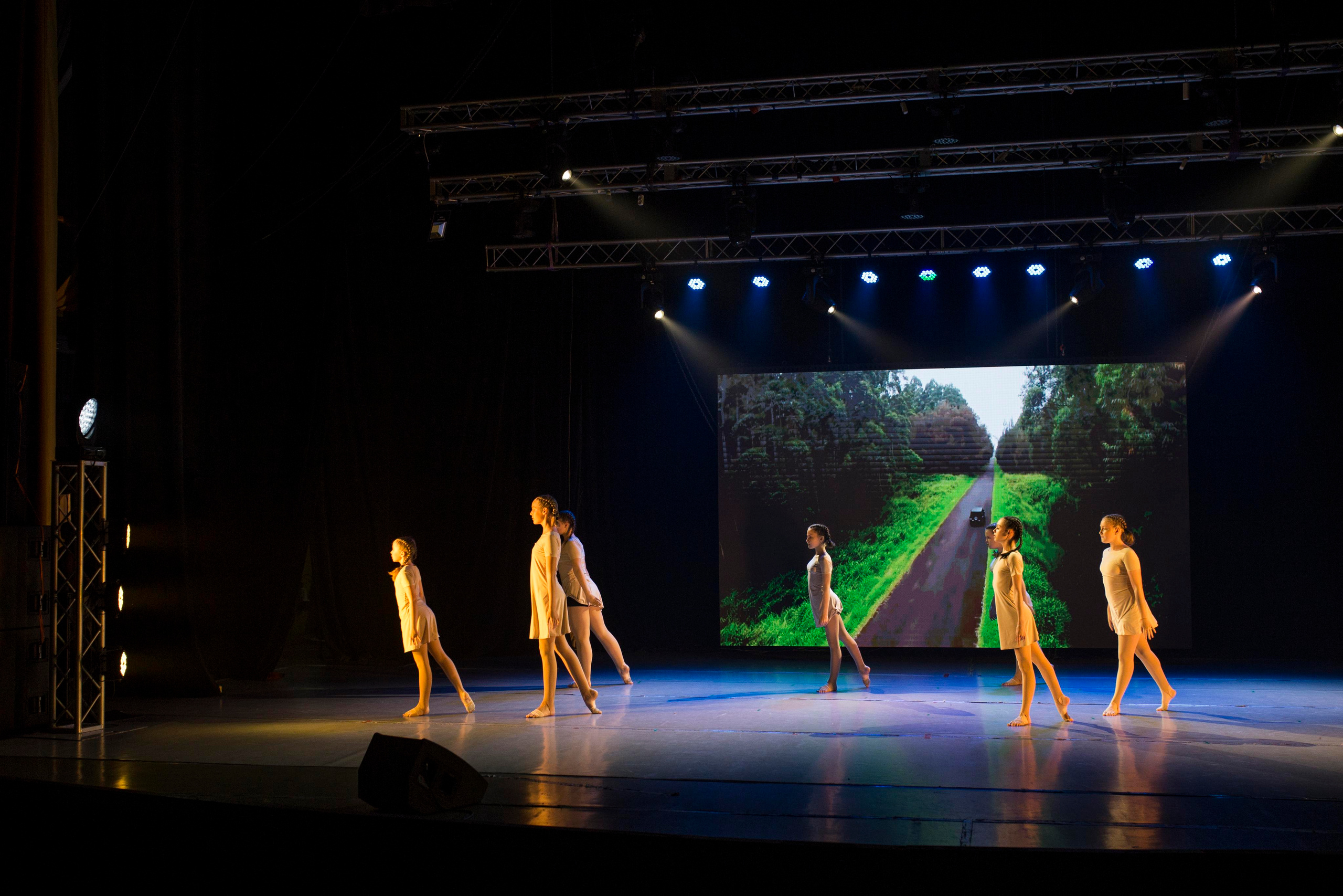 Dance school concert. Portrait family photographer in Berlin Elena Zakh