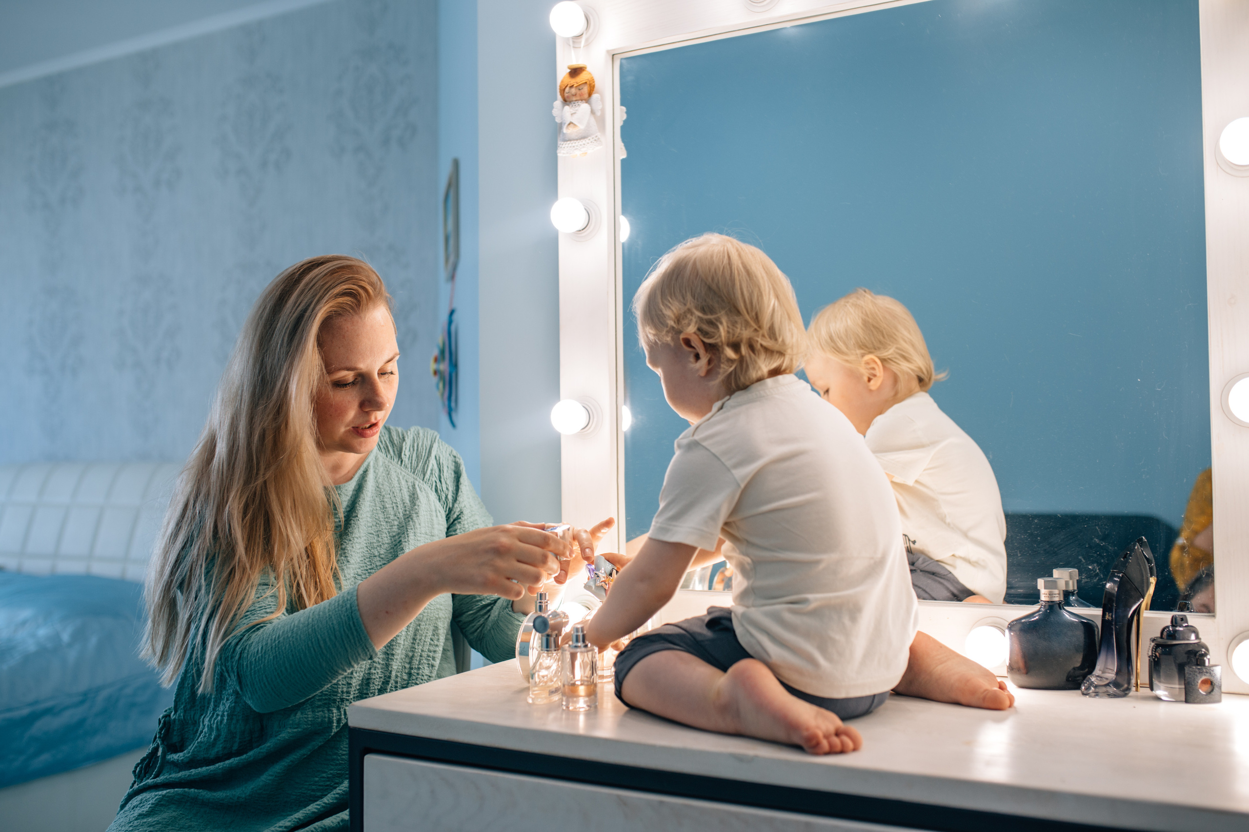 Vera’s home photo shoot. Portrait family photographer in Berlin Elena Zakh