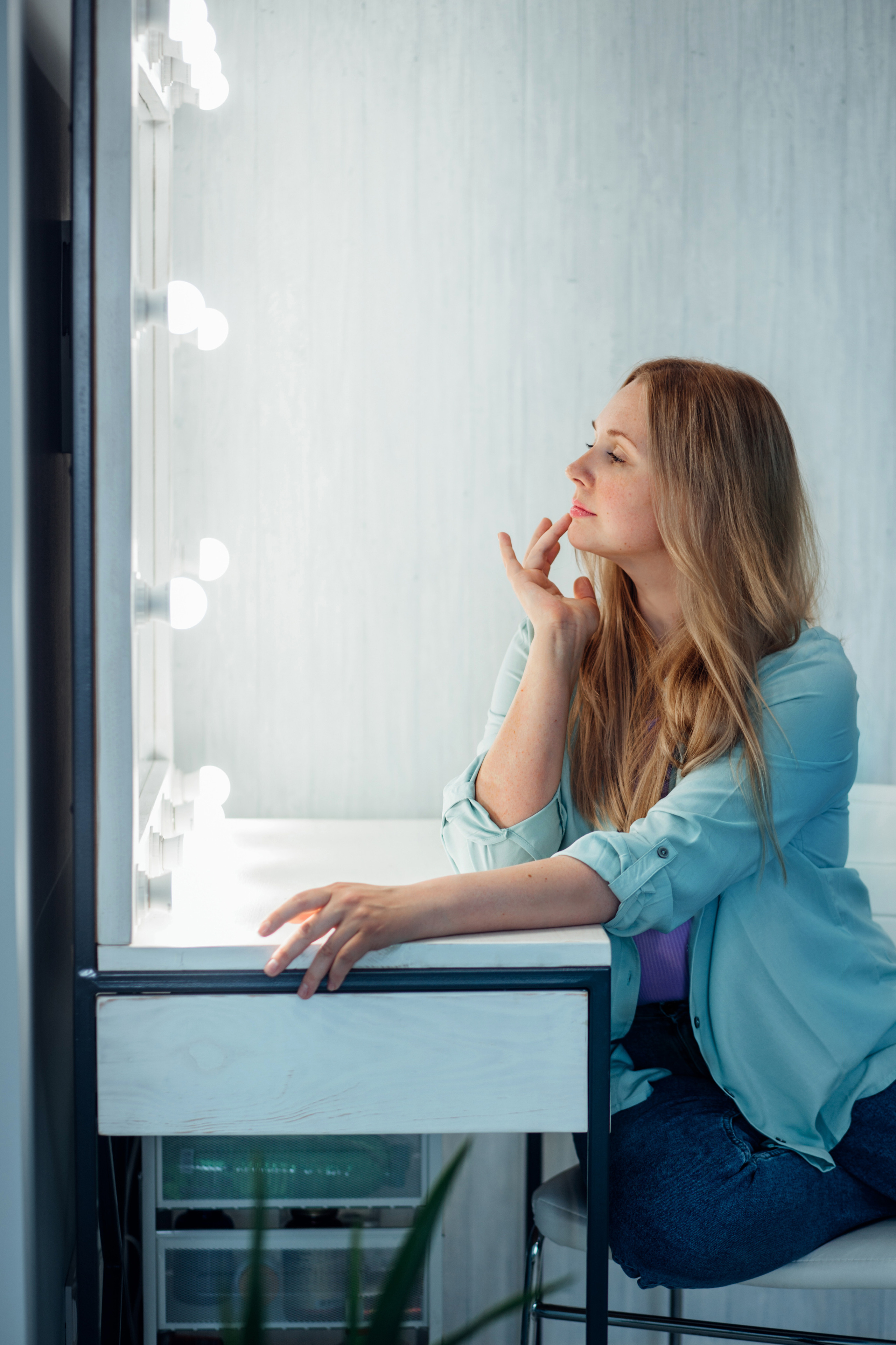 Vera’s home photo shoot. Portrait family photographer in Berlin Elena Zakh