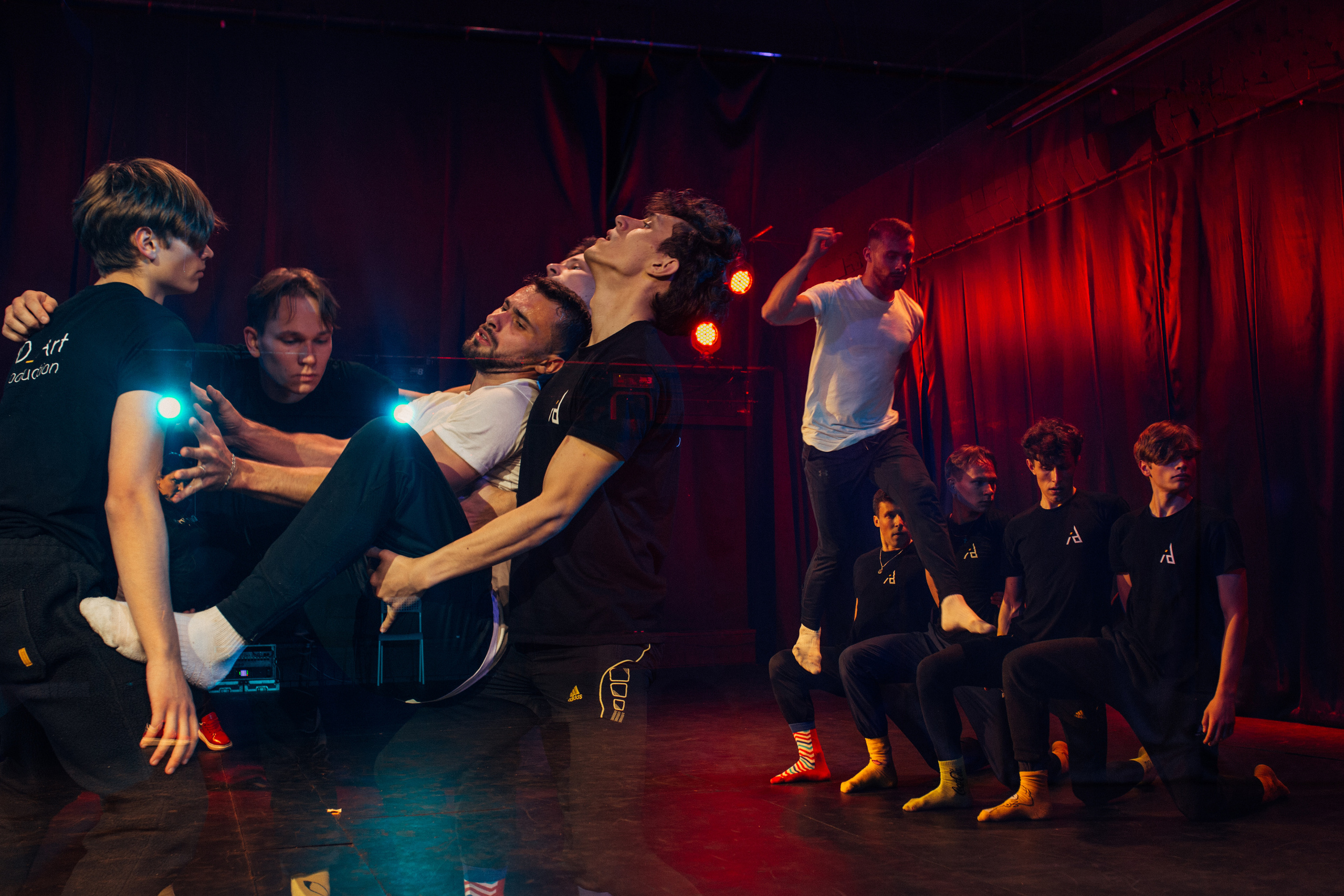 Creative performance “our thoughts”. Portrait family photographer in Berlin Elena Zakh