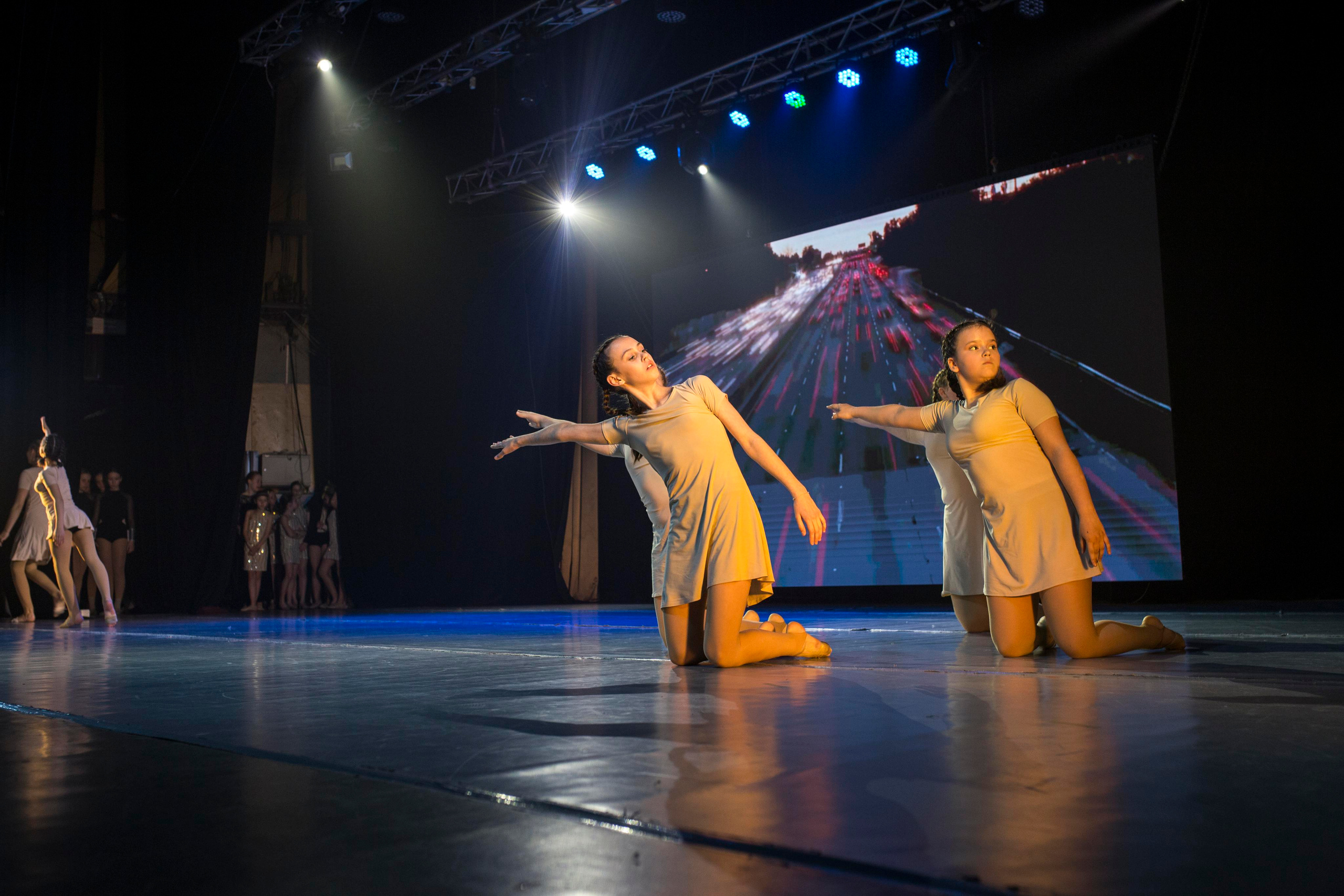 Dance school concert. Portrait family photographer in Berlin Elena Zakh