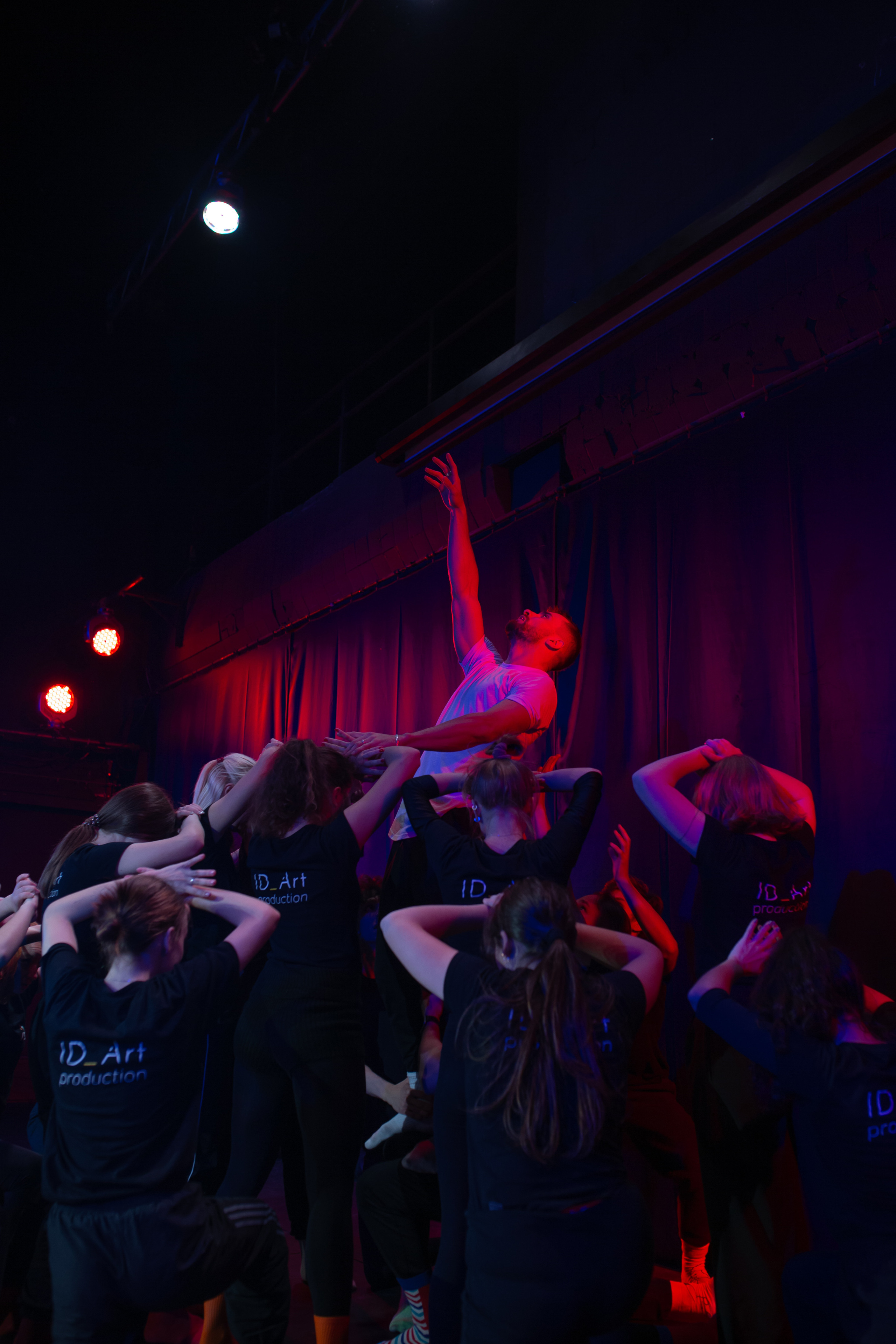 Creative performance “our thoughts”. Portrait family photographer in Berlin Elena Zakh