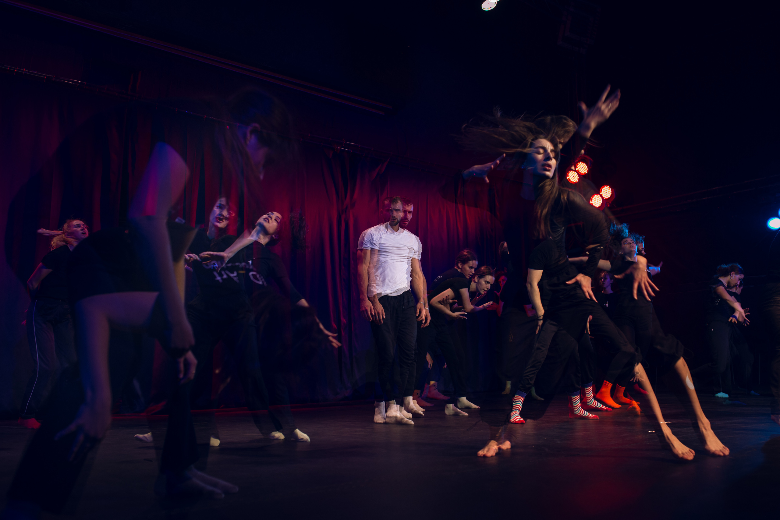 Creative performance “our thoughts”. Portrait family photographer in Berlin Elena Zakh