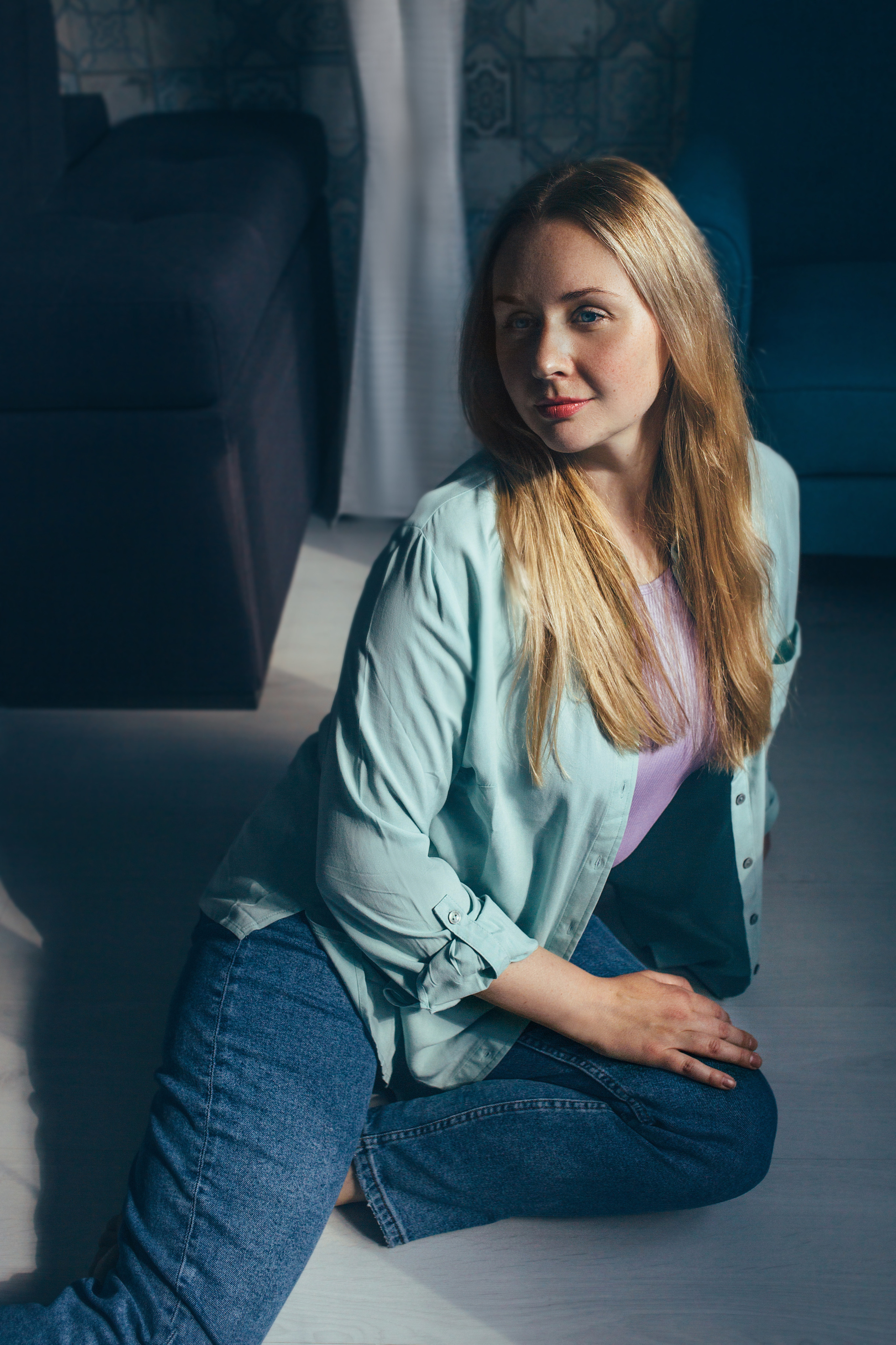 Vera’s home photo shoot. Portrait family photographer in Berlin Elena Zakh