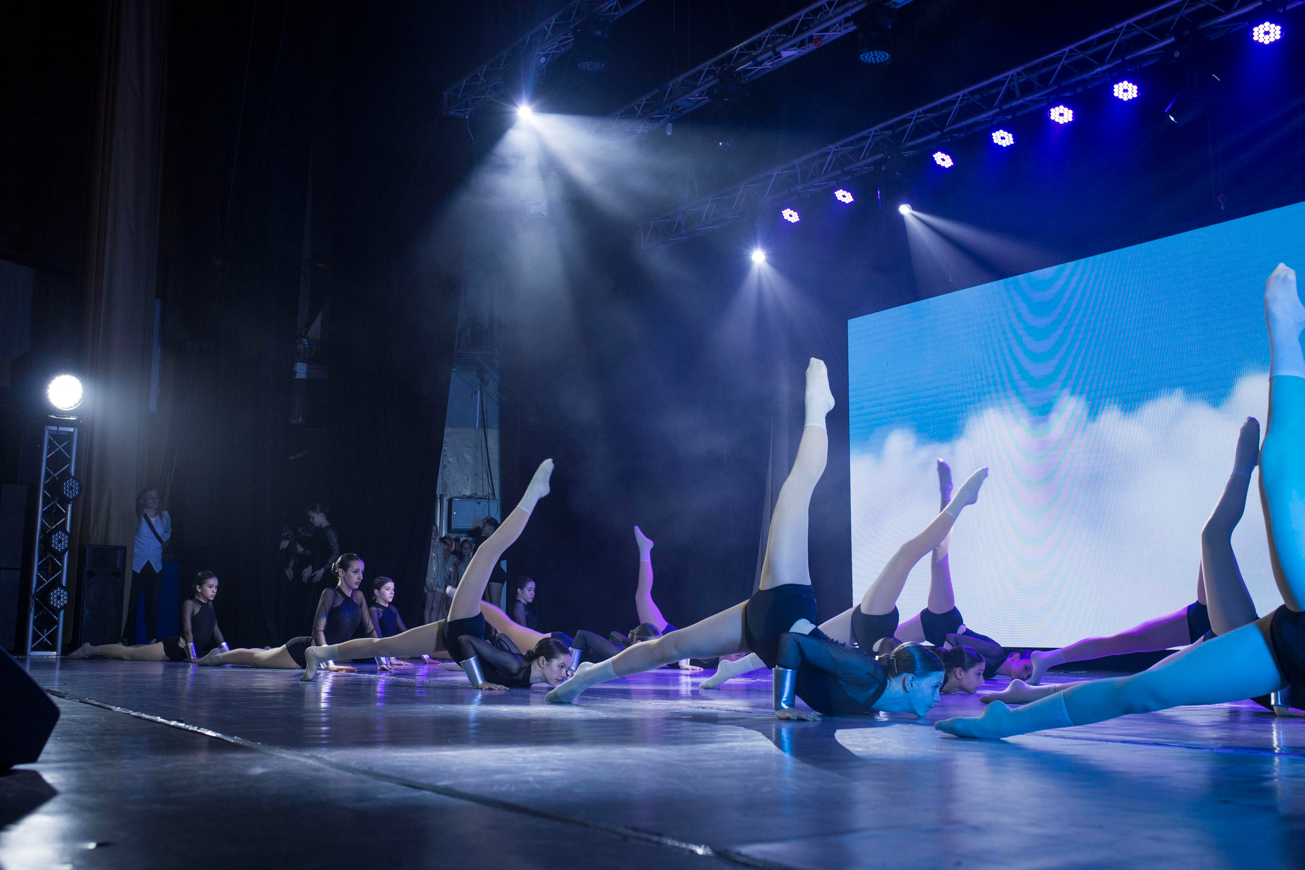Dance school concert. Portrait family photographer in Berlin Elena Zakh