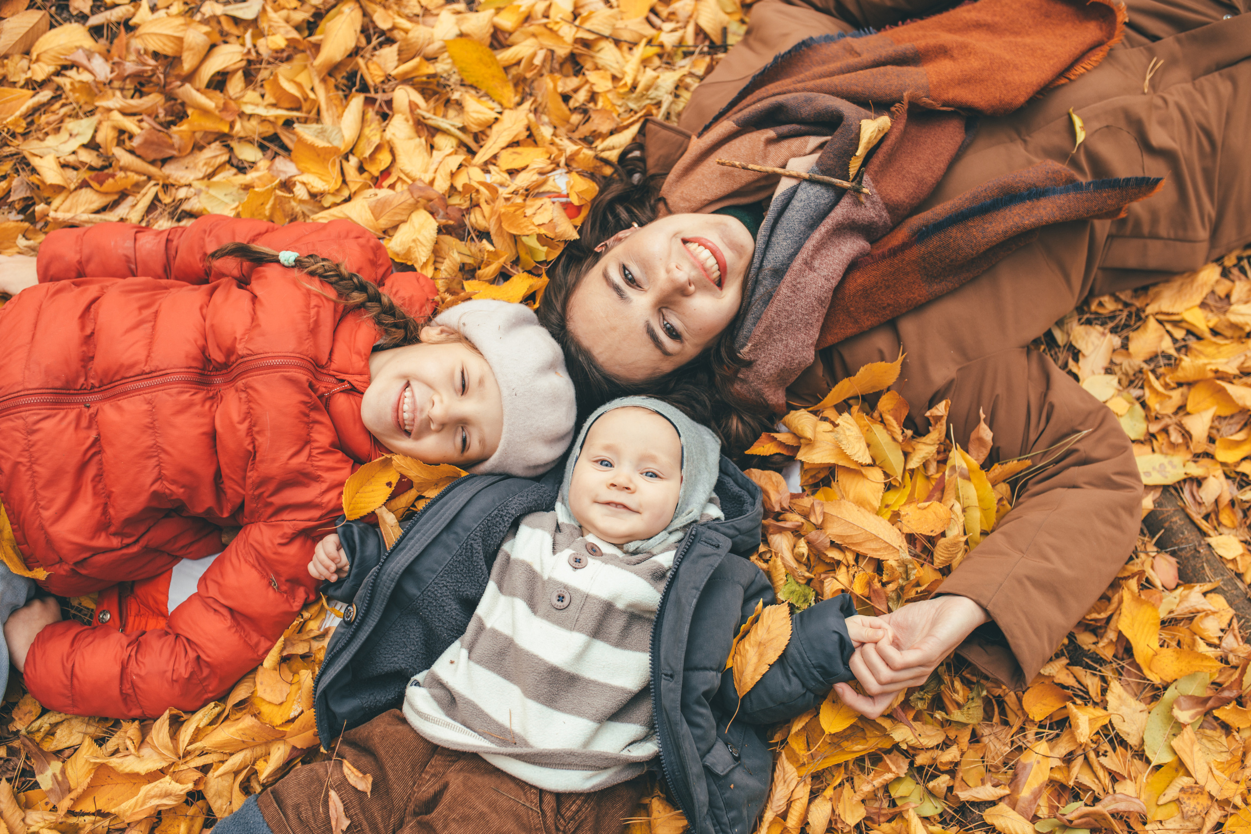 Natalie and kids. Portrait family photographer in Berlin Elena Zakh