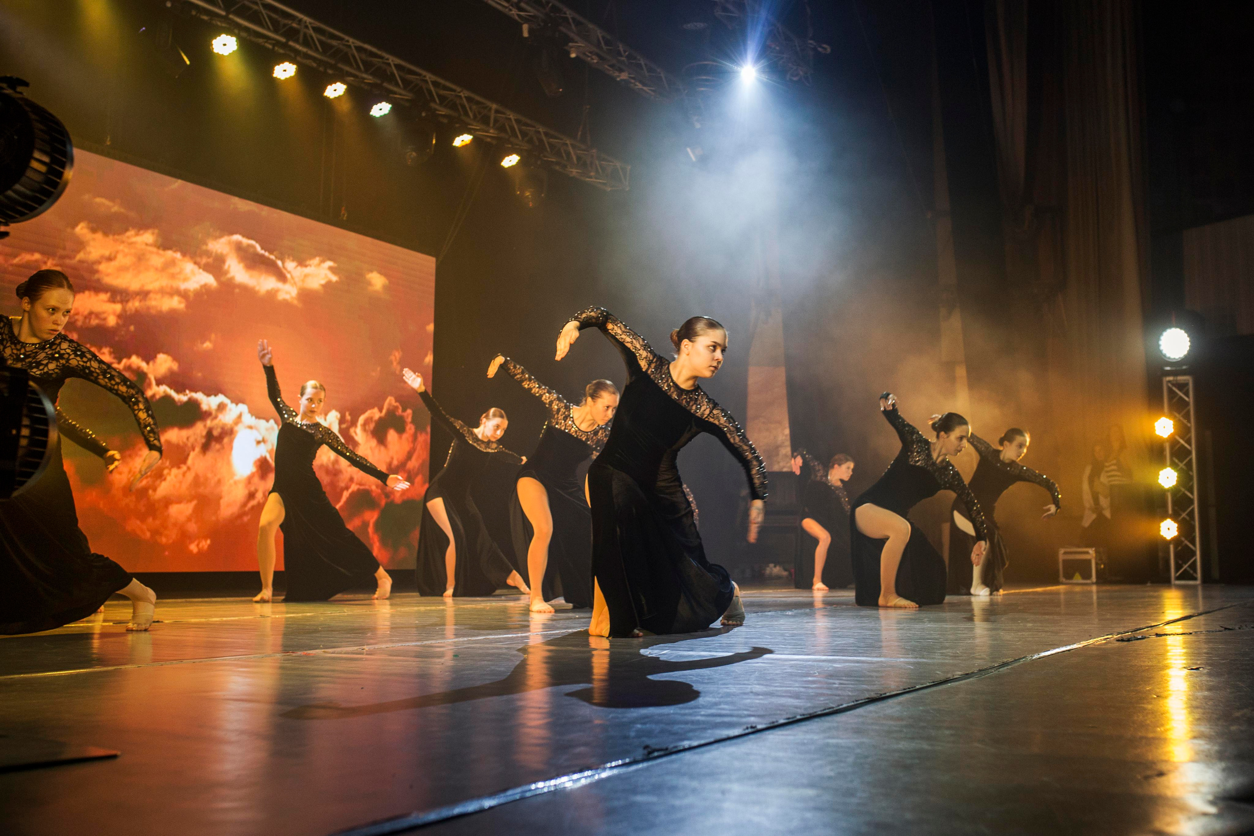 Dance school concert. Portrait family photographer in Berlin Elena Zakh