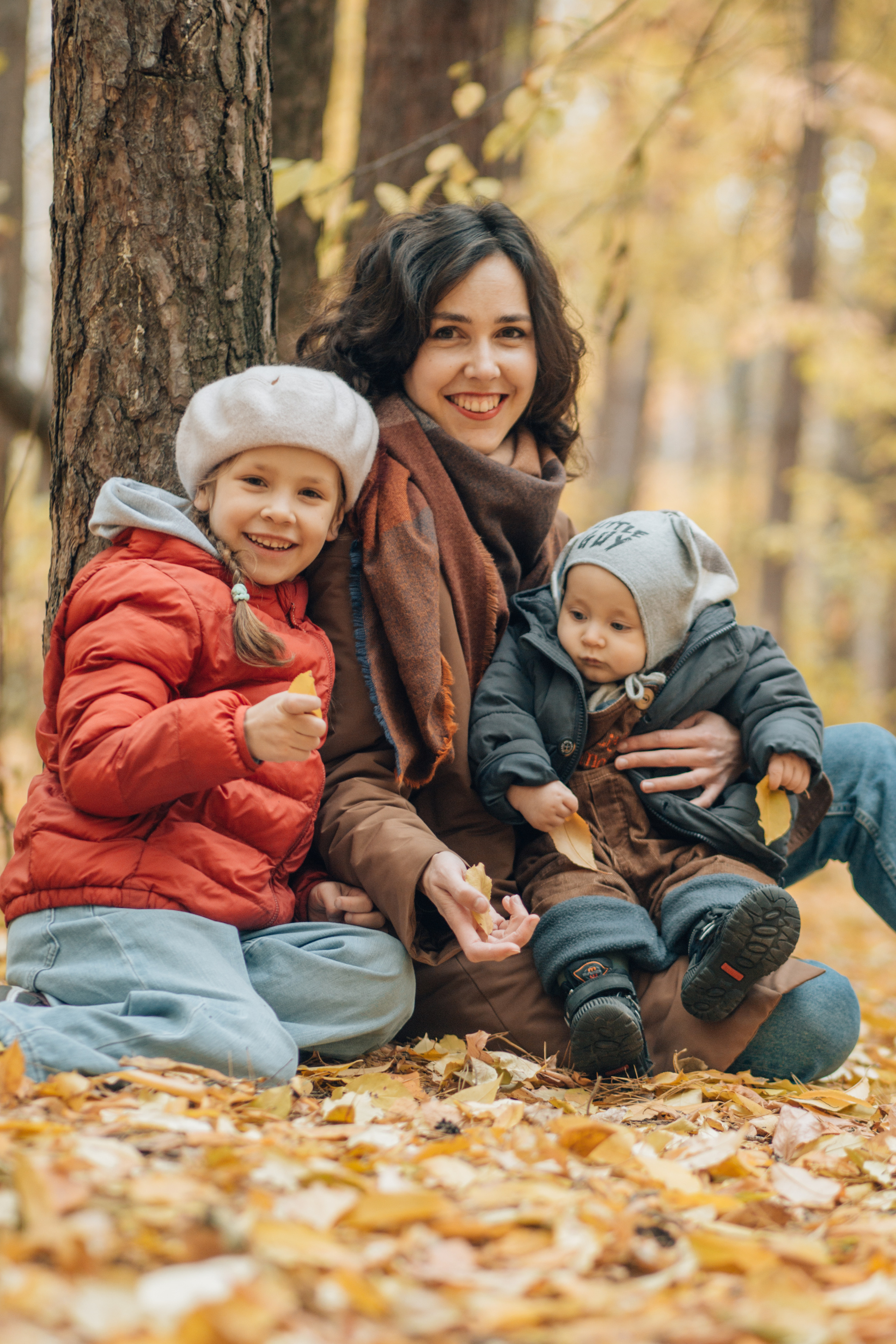 Natalie and kids. Portrait family photographer in Berlin Elena Zakh