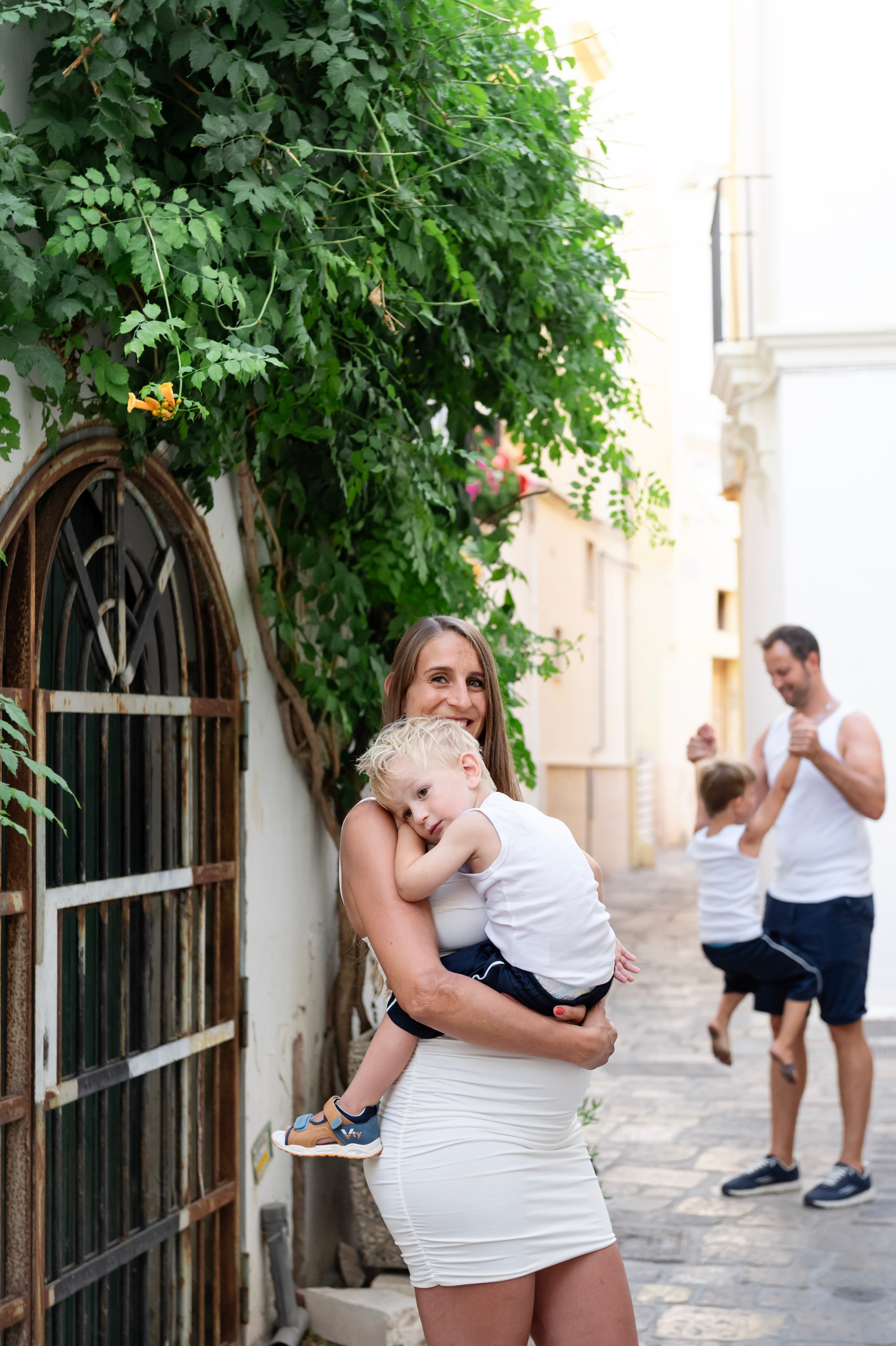 Family Photoshoot in Gallipolli with Sandro&Laura. Vacation & Portrait Photographer in Puglia and Matera| Romantic Photo Walks in Italy