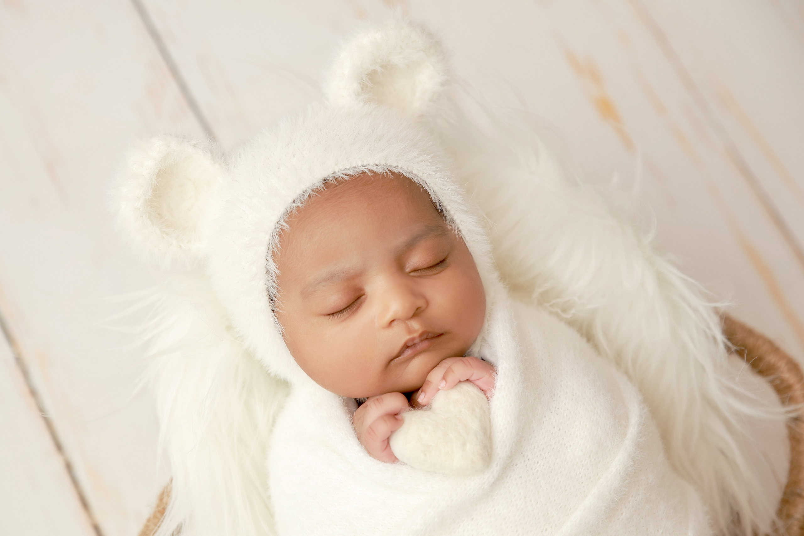 NEWBORN PHOTOGRAPHY. HOME